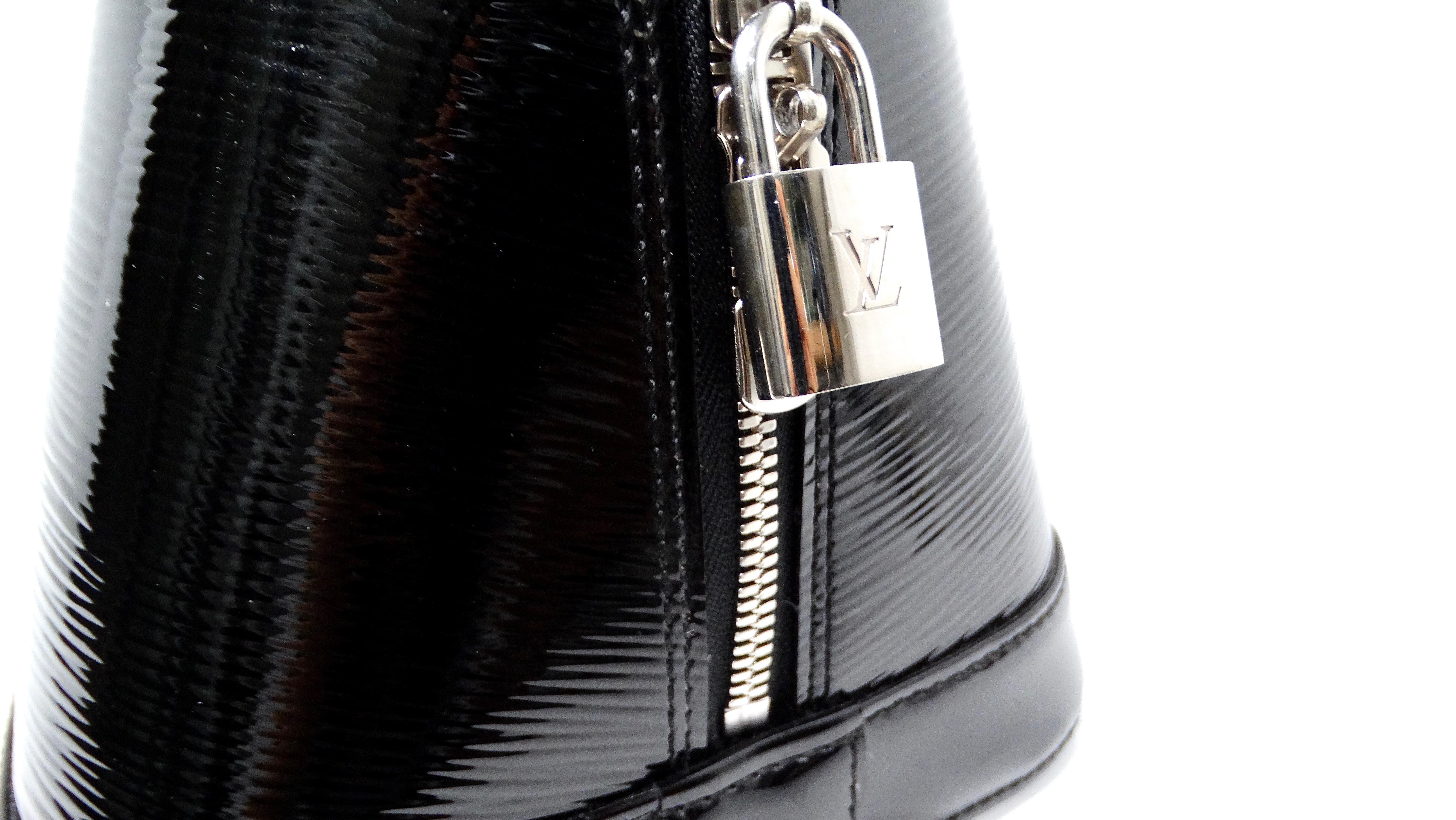Louis Vuitton - Sac à main Alma en cuir épi électrique noir en vente 2
