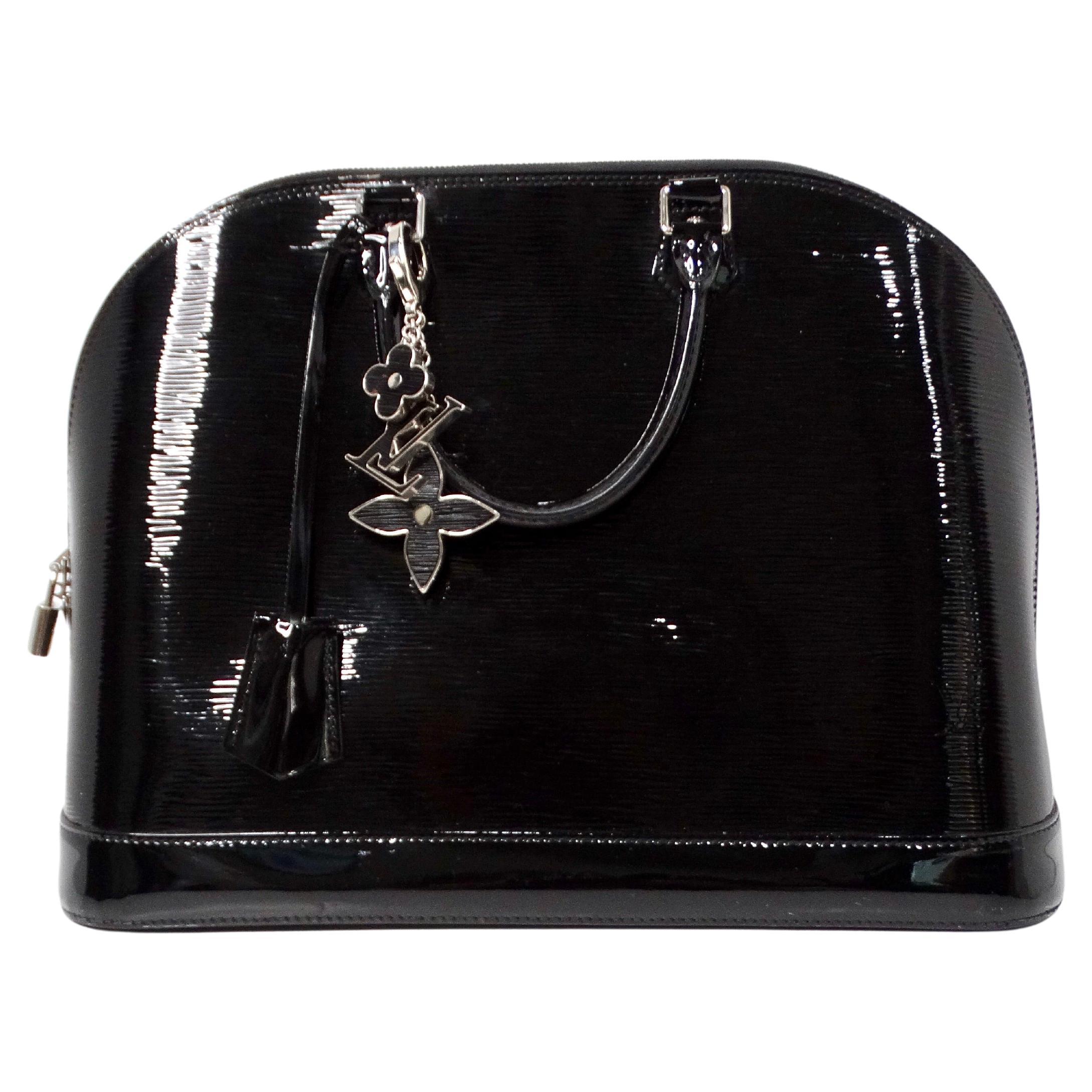 Le sac à main Alma en cuir Eleg noir de Louis Vuitton est un accessoire intemporel et sophistiqué qui témoigne d'un savoir-faire de luxe et d'un design élégant. Fabriqué en cuir Epi, signature de Louis Vuitton, ce sac à main présente une surface