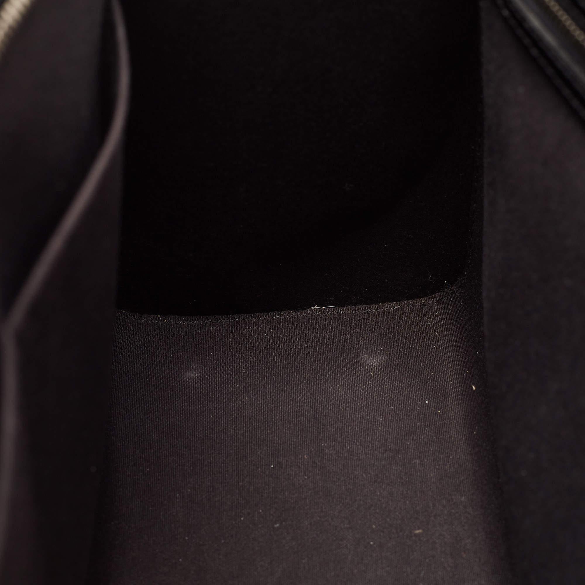 Schwarze Electric Epi Leder-Tasche von Louis Vuitton Brea MM im Angebot 8