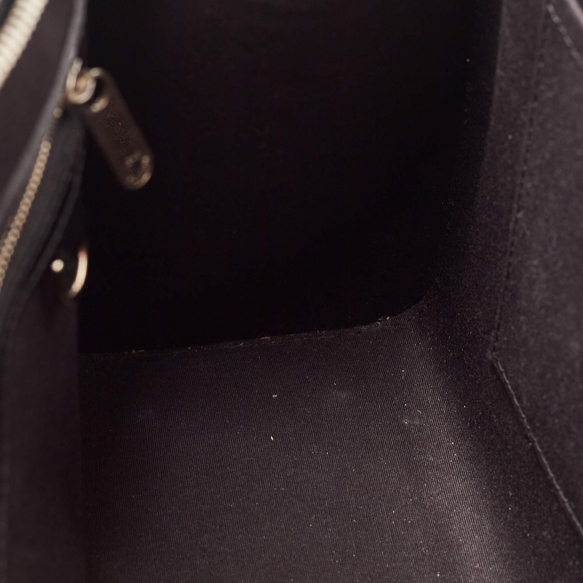 Schwarze Electric Epi Leder-Tasche von Louis Vuitton Brea MM im Angebot 2