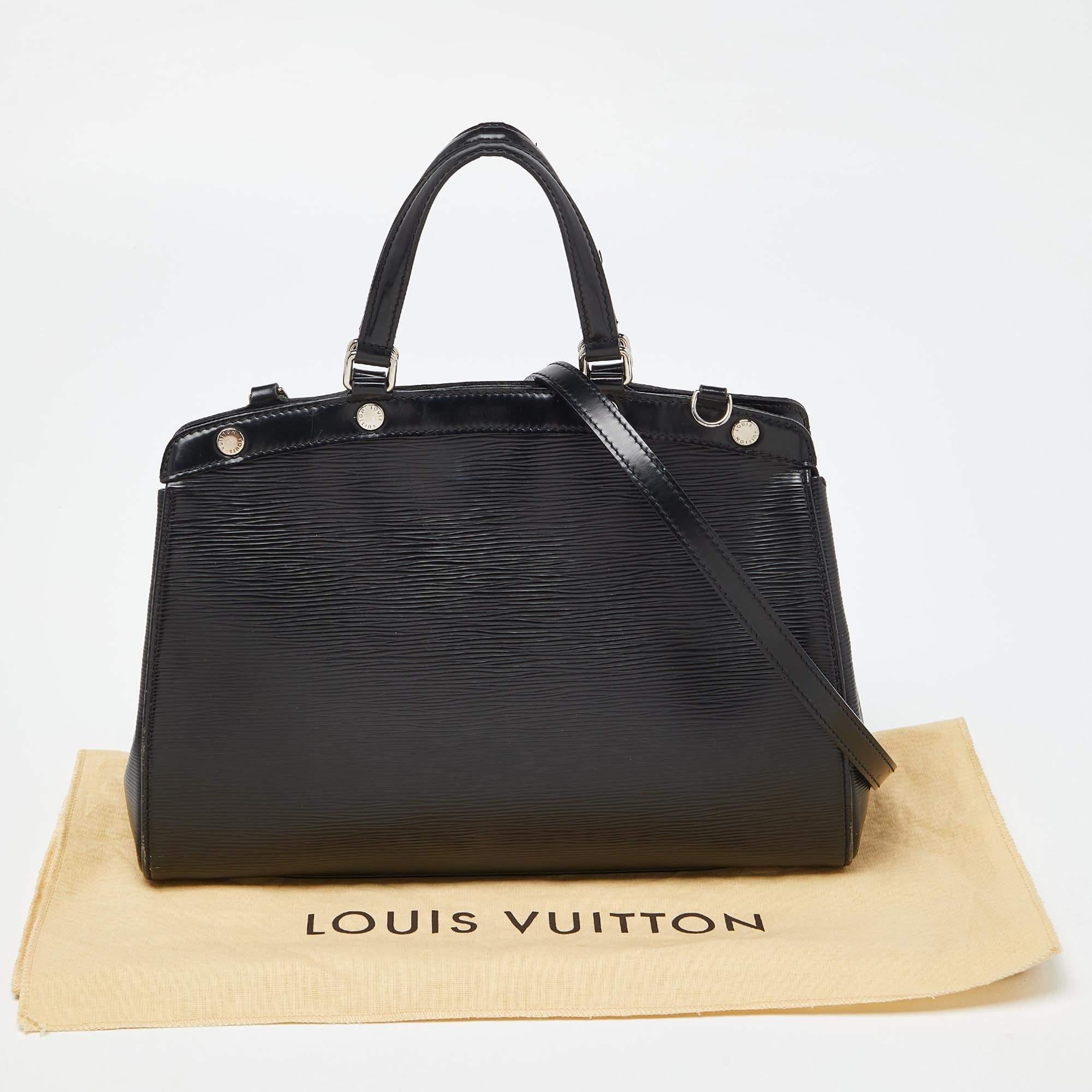 Louis Vuitton Borsa Brea MM in pelle elettrica nera. in vendita 4