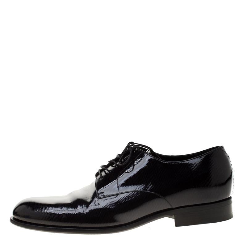 These Derby shoes from Louis Vuitton are sure to make you look suave, smart and very fashionable. Crafted from signature Epi leather they are equipped with comfortable insoles and simple tie-ups. With tough soles for maximum grip and comfort, these