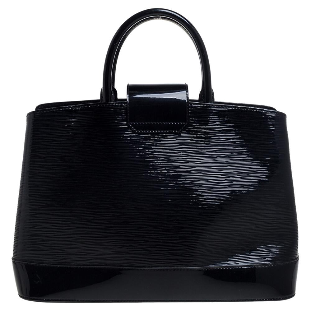 Add a touch of sophistication to your outfit with the Mirabeau bag. It is crafted from Epi leather in a black shade and features an engraved square twist lock, top handles, and dual handles for you to parade it in style. The interior is lined in