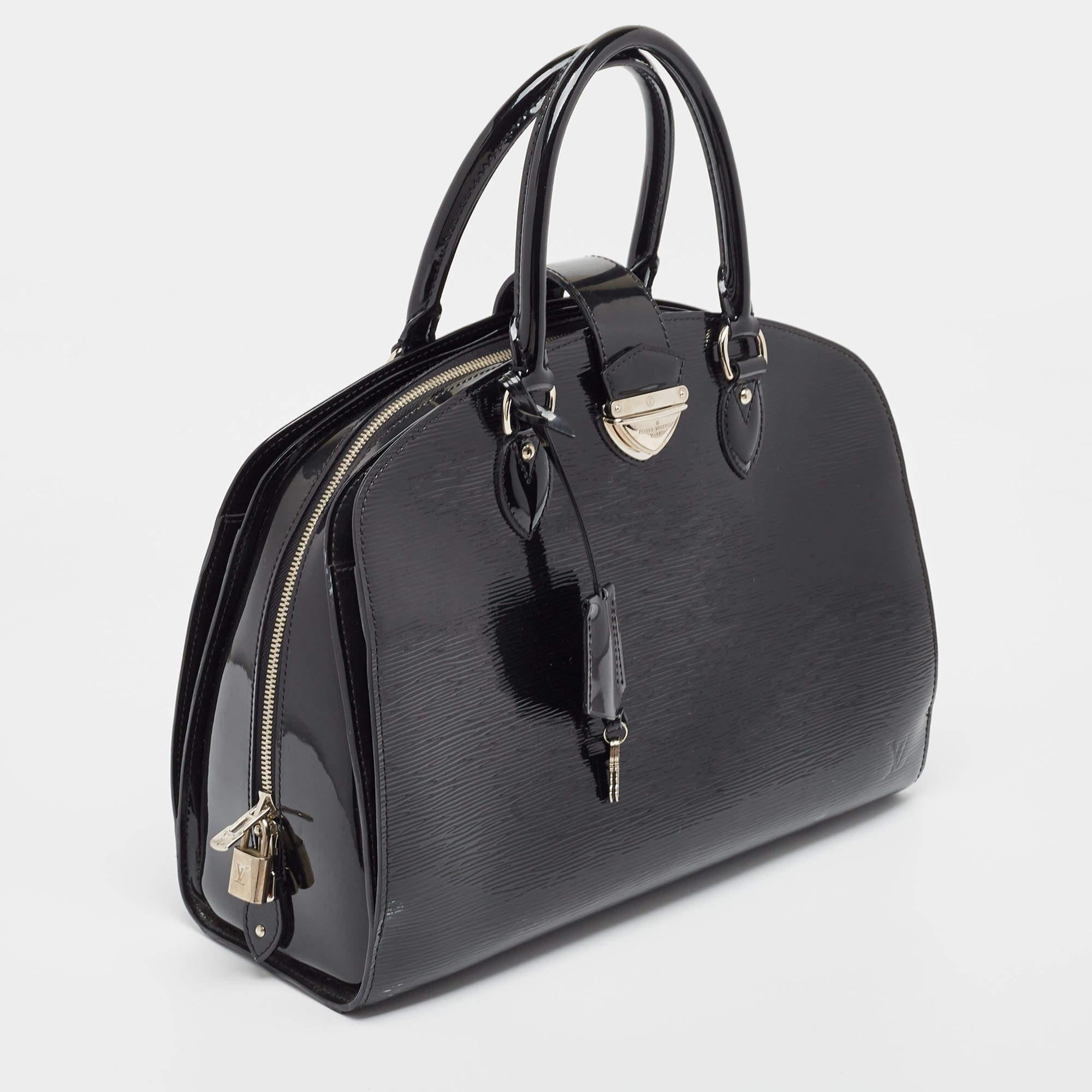 Louis Vuitton Black Electric Epi Leather Pont Neuf GM Bag In Excellent Condition For Sale In Dubai, Al Qouz 2