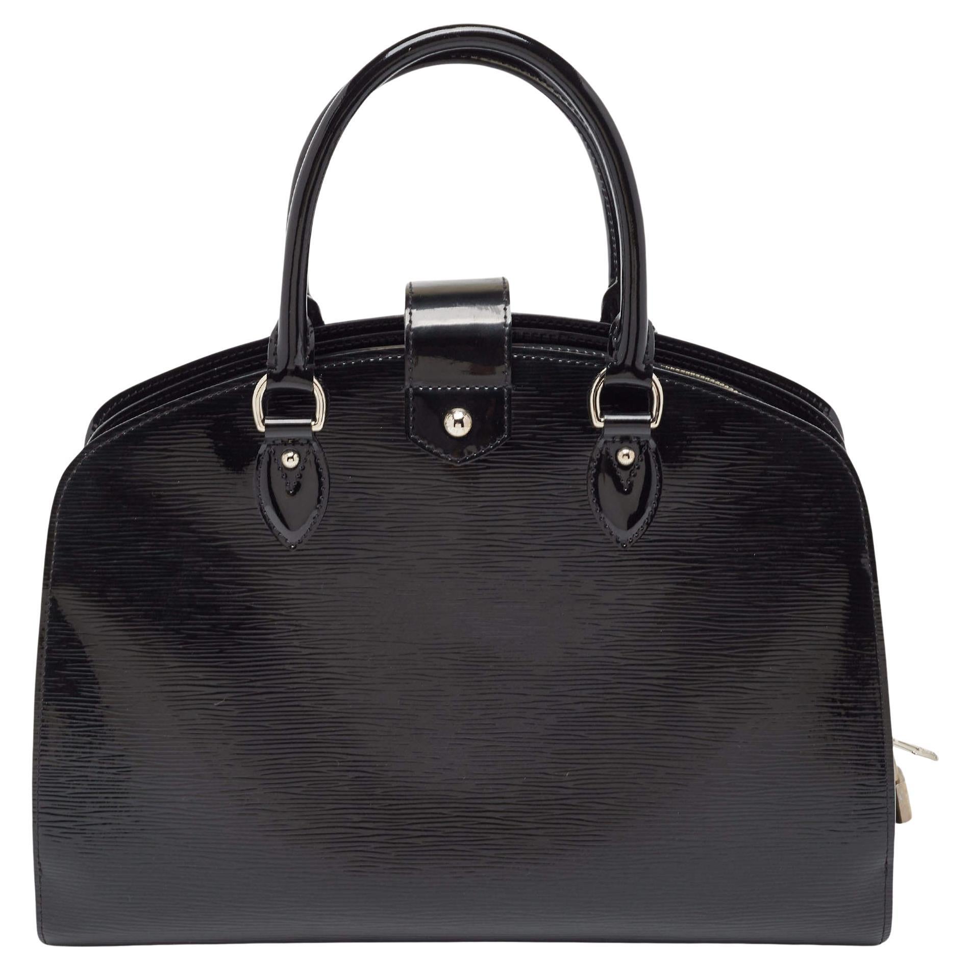 Louis Vuitton Pont Neuf GM-Tasche aus schwarzem Electric Epi-Leder im Zustand „Gut“ in Dubai, Al Qouz 2