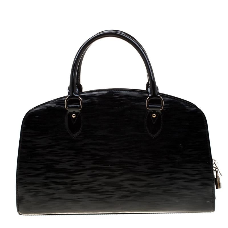 Louis Vuitton's handbags are popular owing to their high style and functionality. This Pont Neuf bag, like all the other handbags, is durable and stylish. Crafted from Epi leather, the bag comes with two top handles, a top zip closure and a padlock.