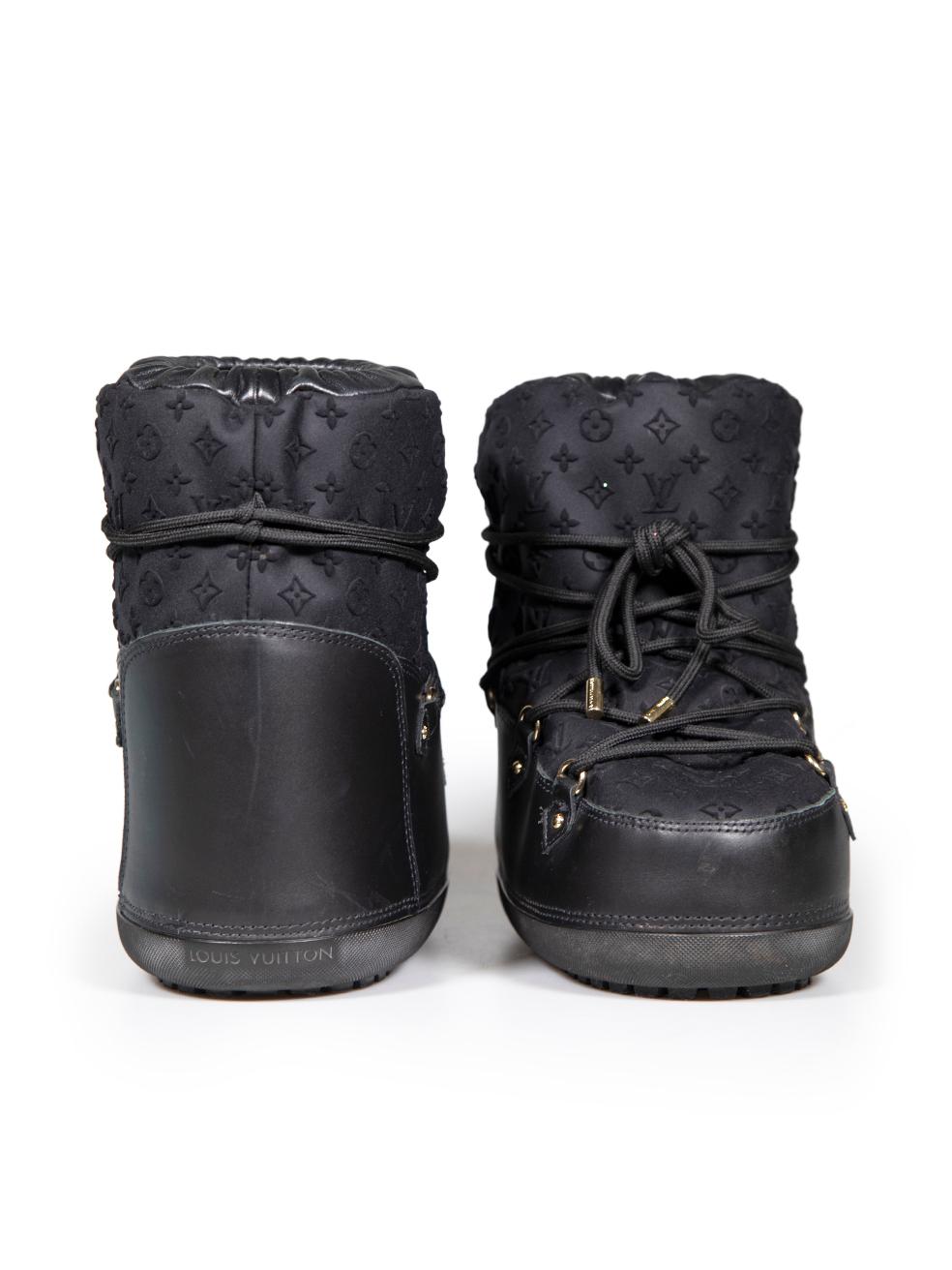 Louis Vuitton Black Embossed Off Piste Snow Boots Size IT 37 In Good Condition For Sale In London, GB