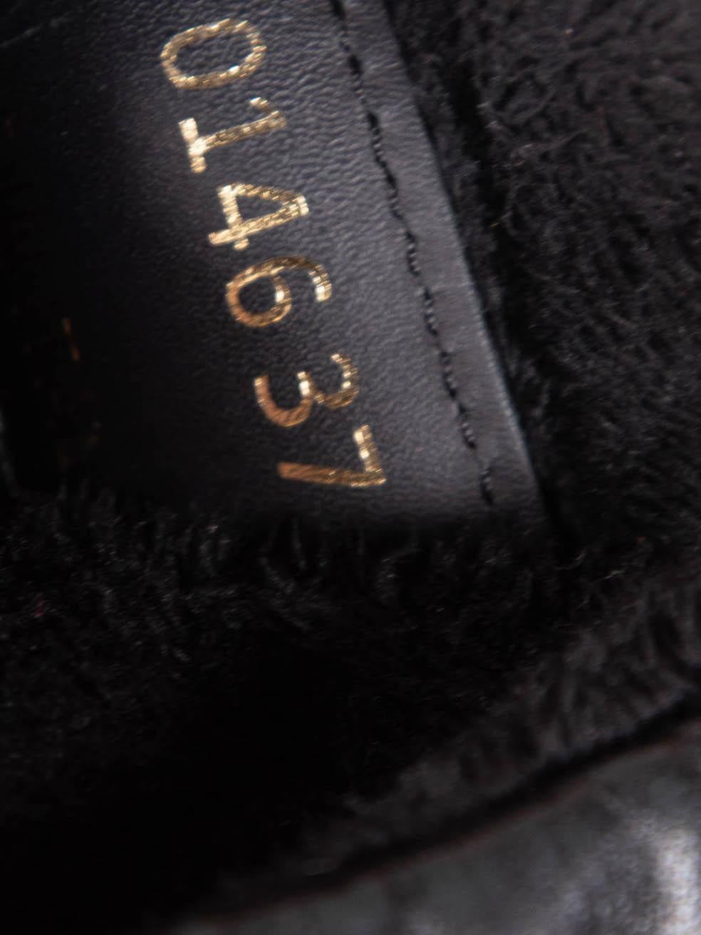 Louis Vuitton Black Embossed Off Piste Snow Boots Size IT 37 For Sale 1