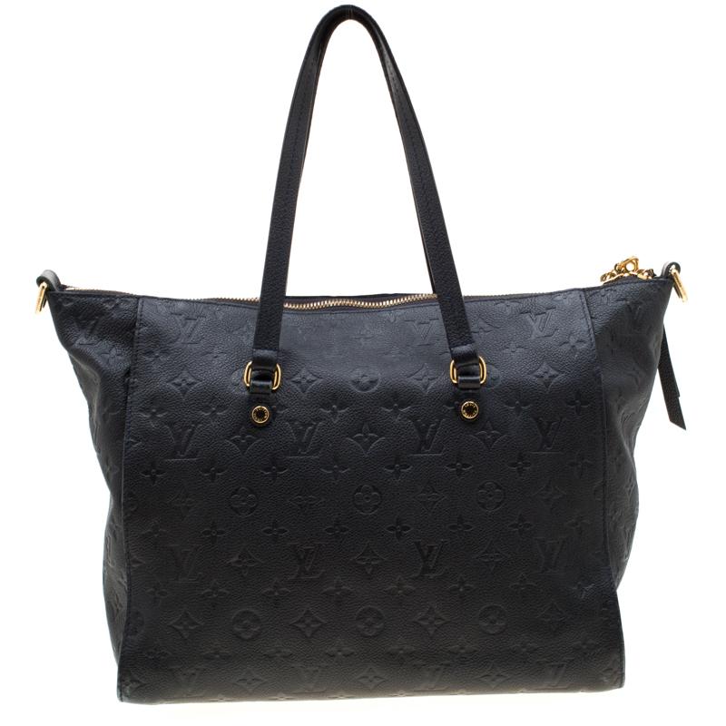 Louis Vuitton's handbags are popular owing to their high style and functionality. This Lumineuse PM bag, like all the other handbags, is durable and stylish. Crafted from Monogram Empreinte leather, the bag comes with two flat top handles, a front