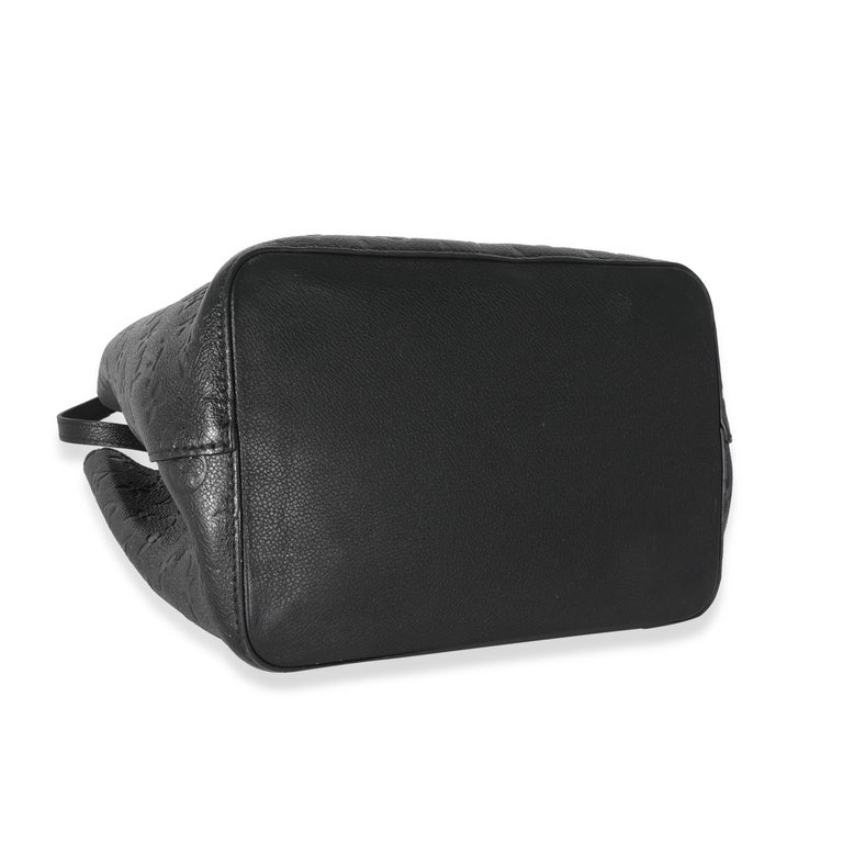 Louis Vuitton 2021-2022 Pre-owned NeoNoe mm Bucket Bag - Black
