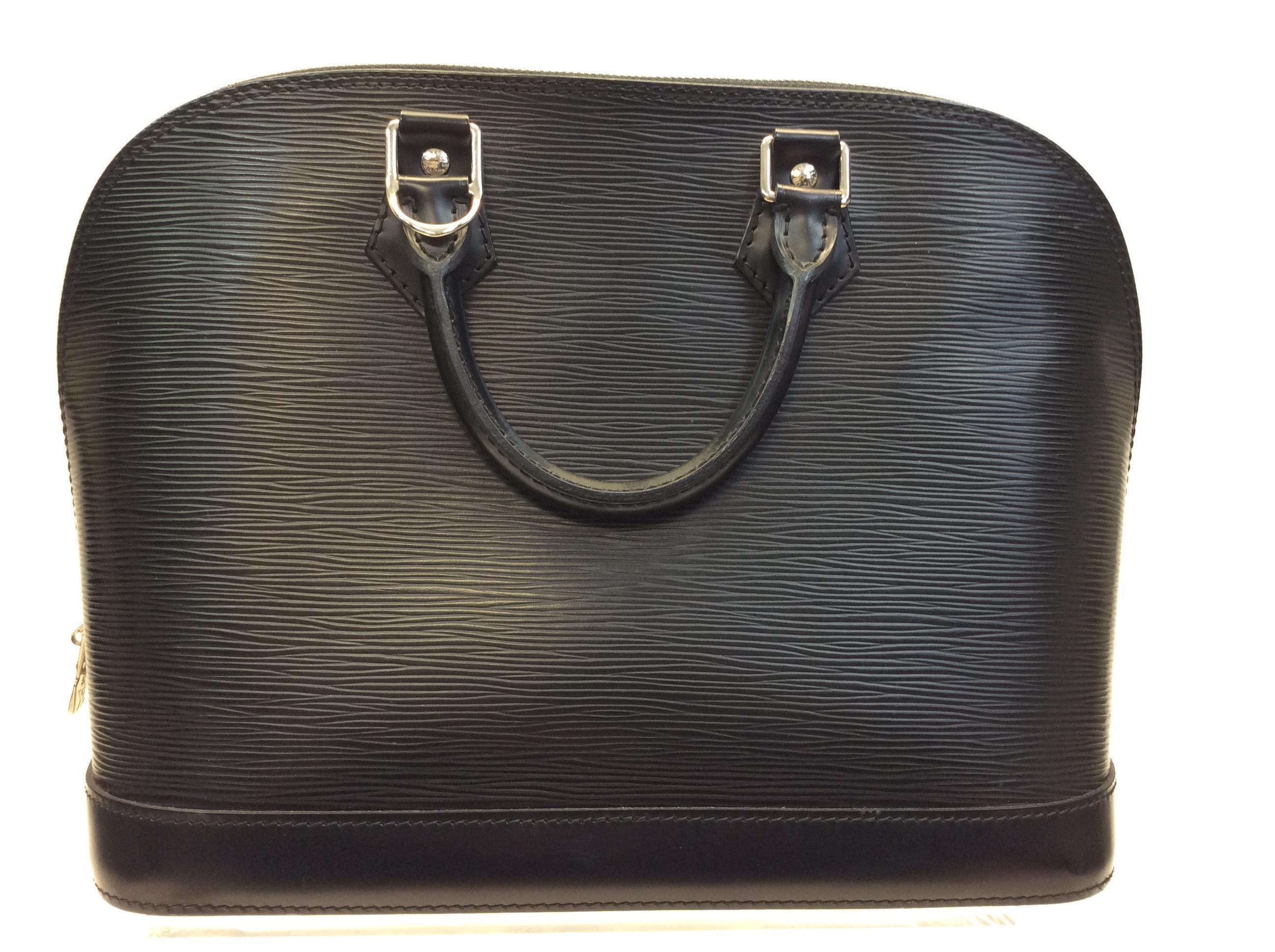 Louis Vuitton Black Epi Alma Handbag In Good Condition For Sale In Narberth, PA