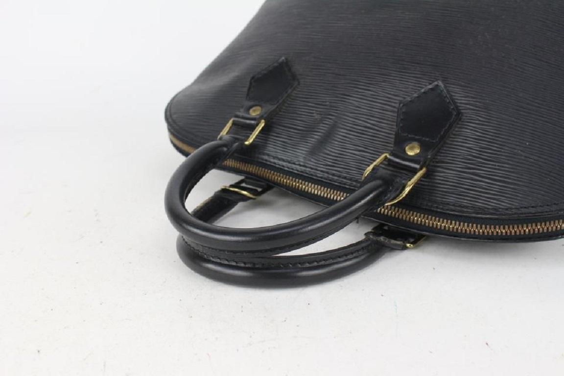 Louis Vuitton Black Epi Alma PM Bag 820lv4 In Good Condition For Sale In Dix hills, NY