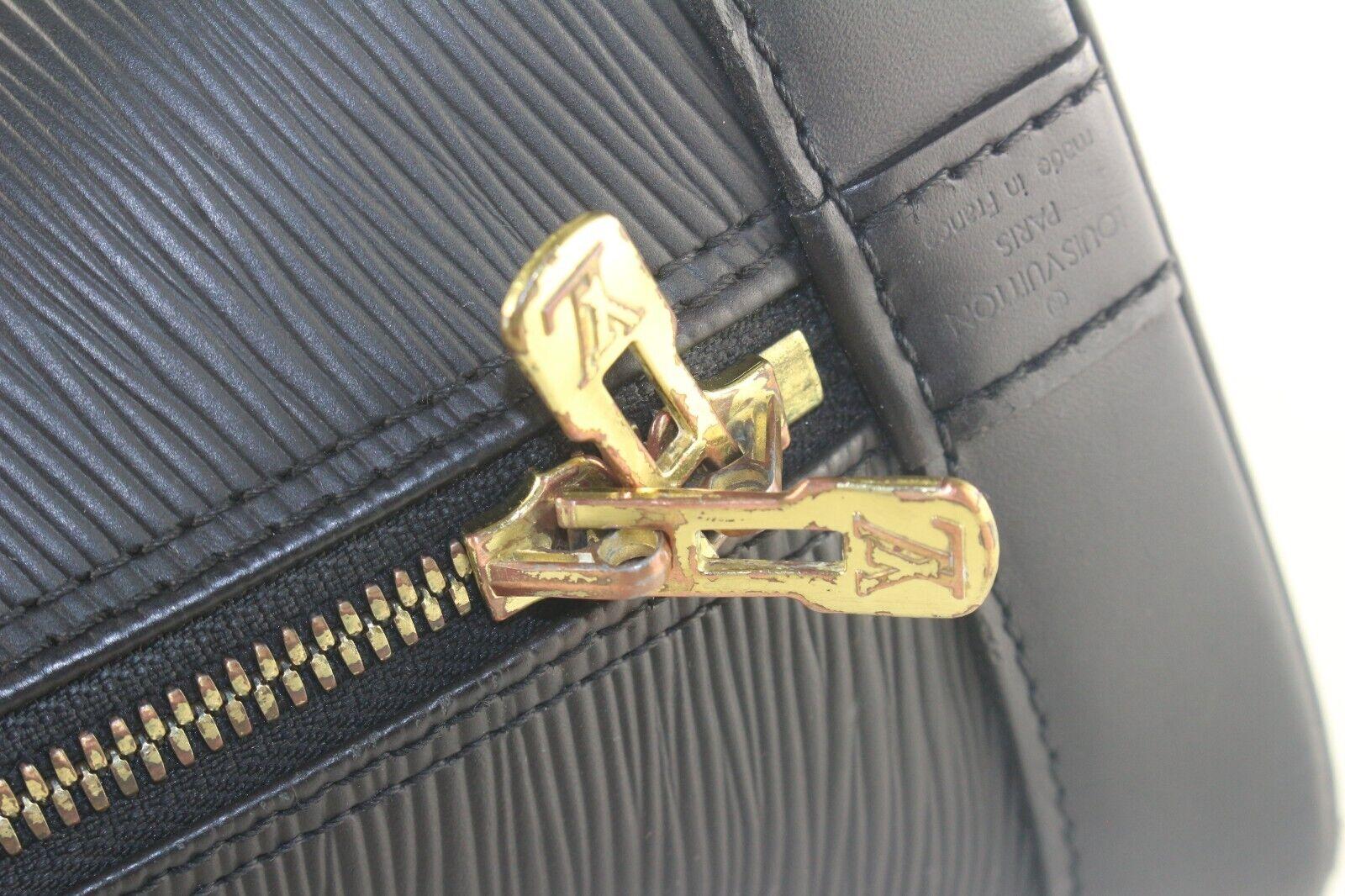 Louis Vuitton Black Epi Alma PM Leather Satchel Handbag 5LV1023K For Sale 2