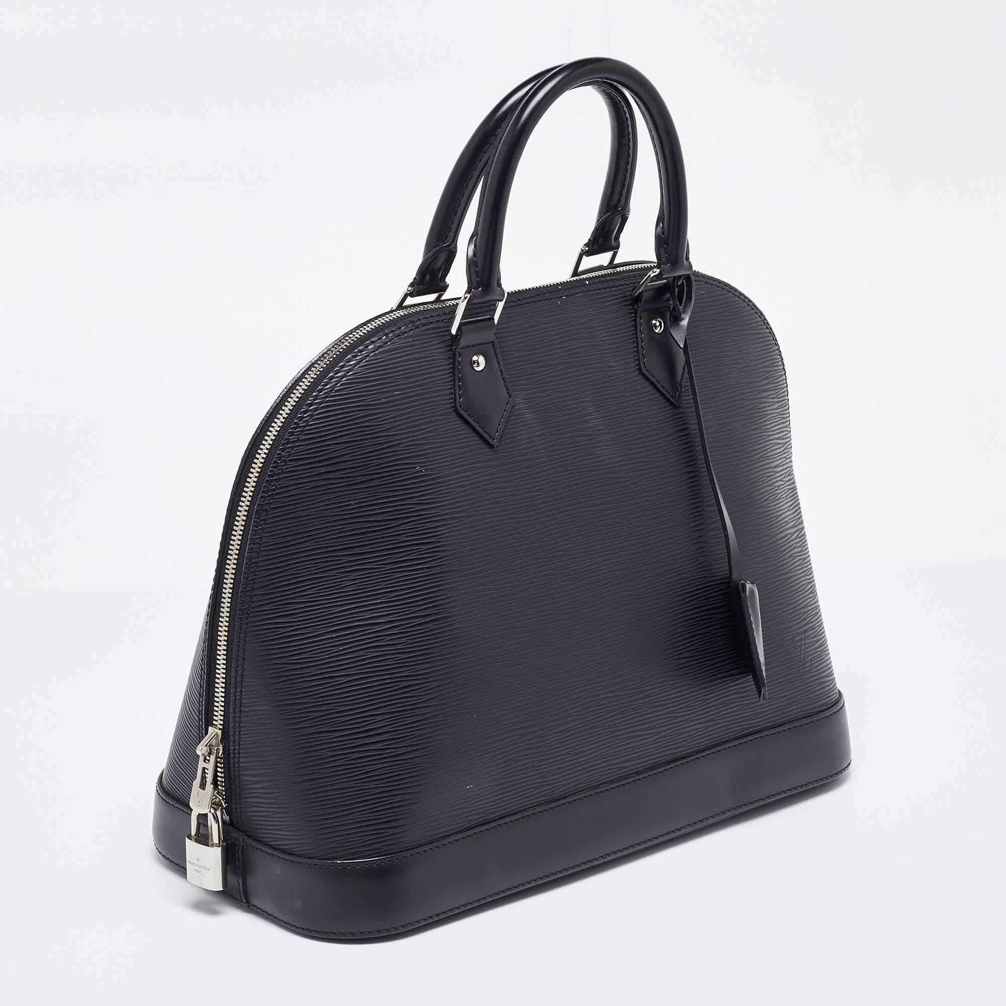 Louis Vuitton Black Epi Leather Alma MM Bag In Good Condition In Dubai, Al Qouz 2