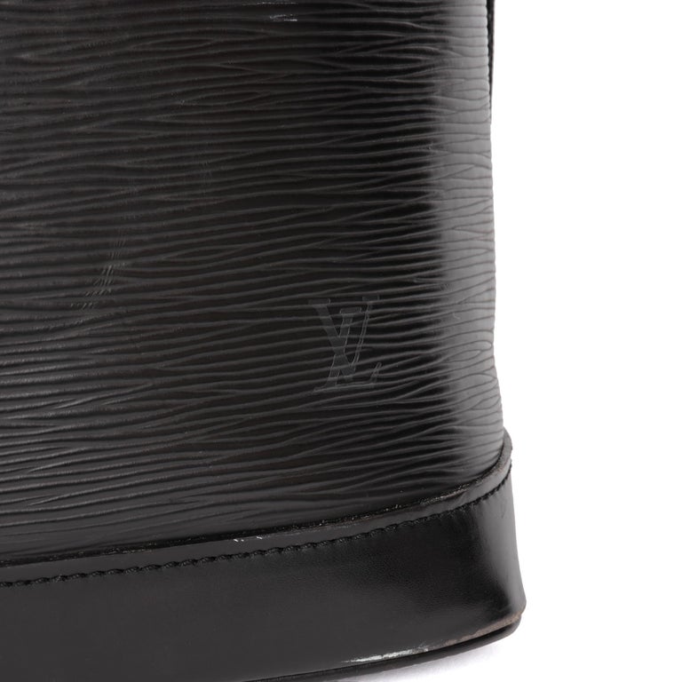 LOUIS VUITTON Black Epi Leather Alma PM For Sale 4