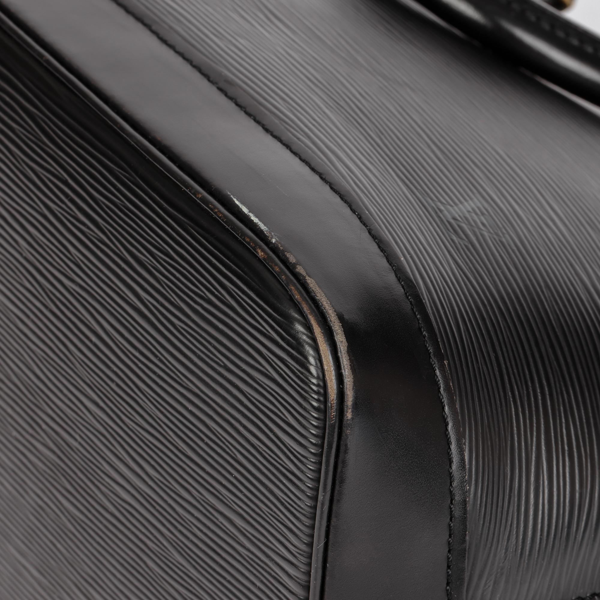 LOUIS VUITTON Black Epi Leather Alma PM For Sale 4