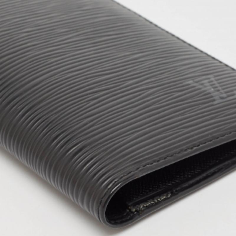 Louis Vuitton - Portefeuille long à deux volets en cuir épi noir en vente 1