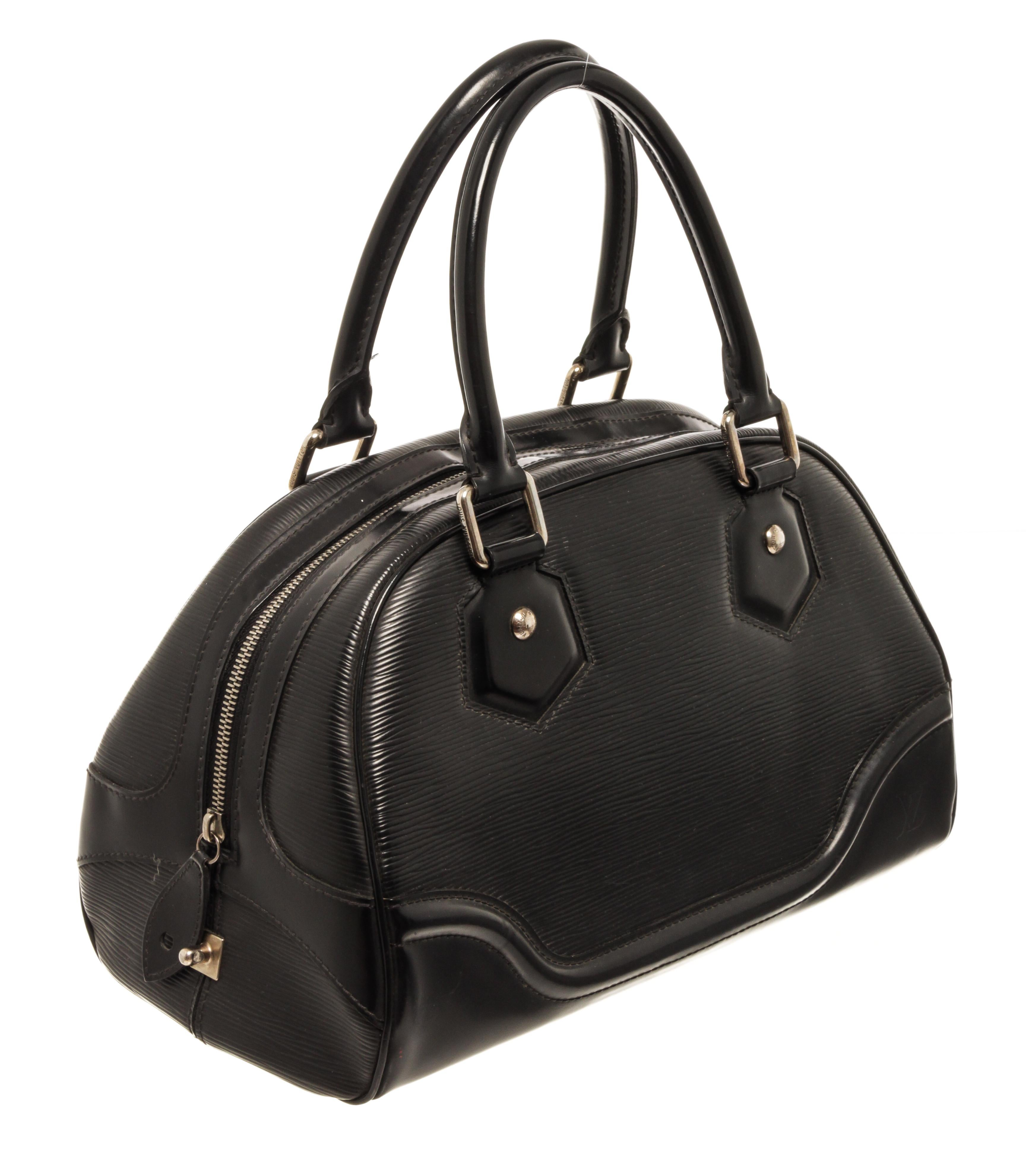 Louis Vuitton Black Epi Leather Bowling Montaigne PM Handbag with silver-tone hardware, epi leather material, slip Interior pocket, dual top handle bag and zipper closure.

40447MSC