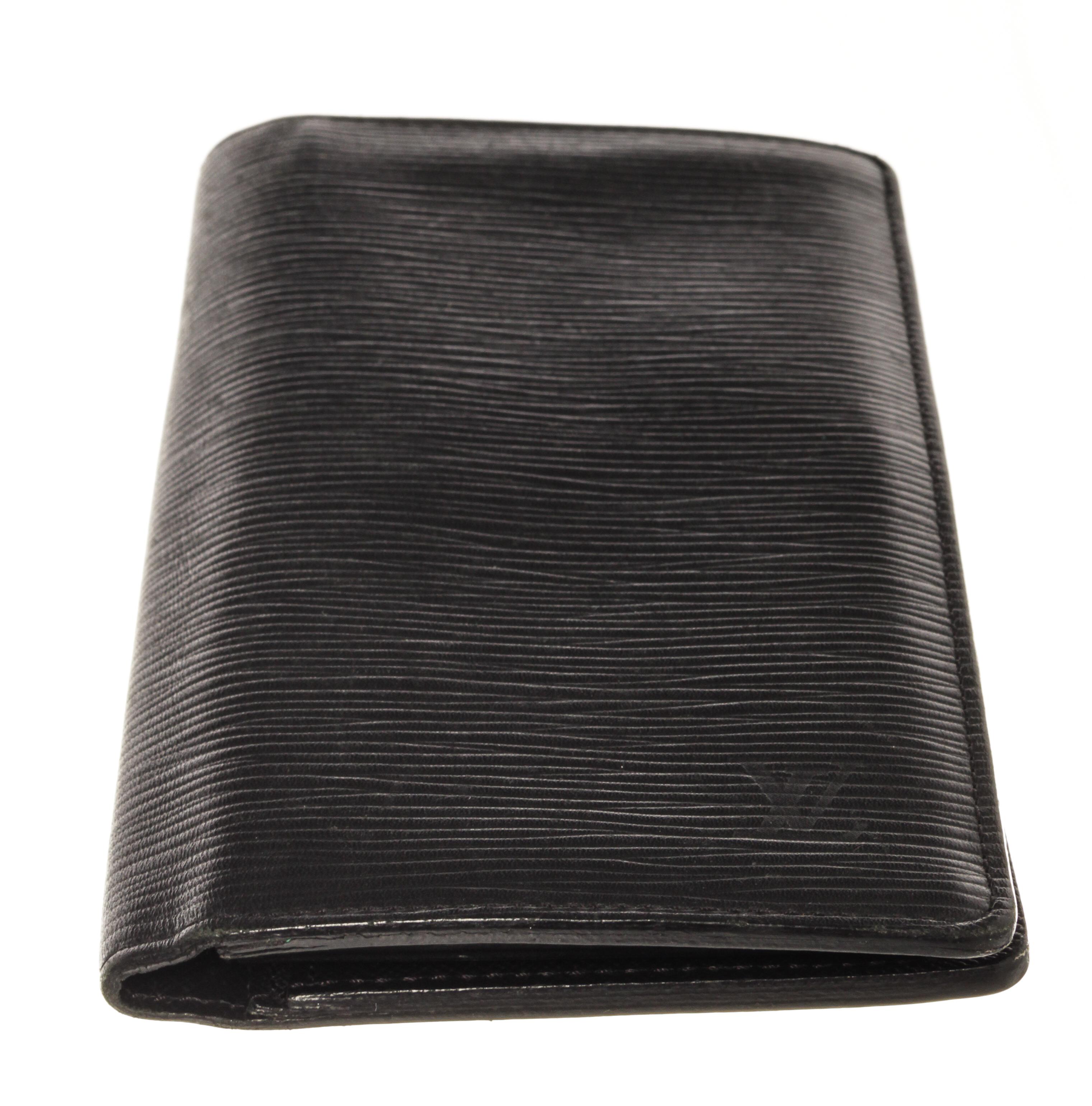 Louis Vuitton Black Epi Leather Brazza Wallet In Good Condition For Sale In Irvine, CA