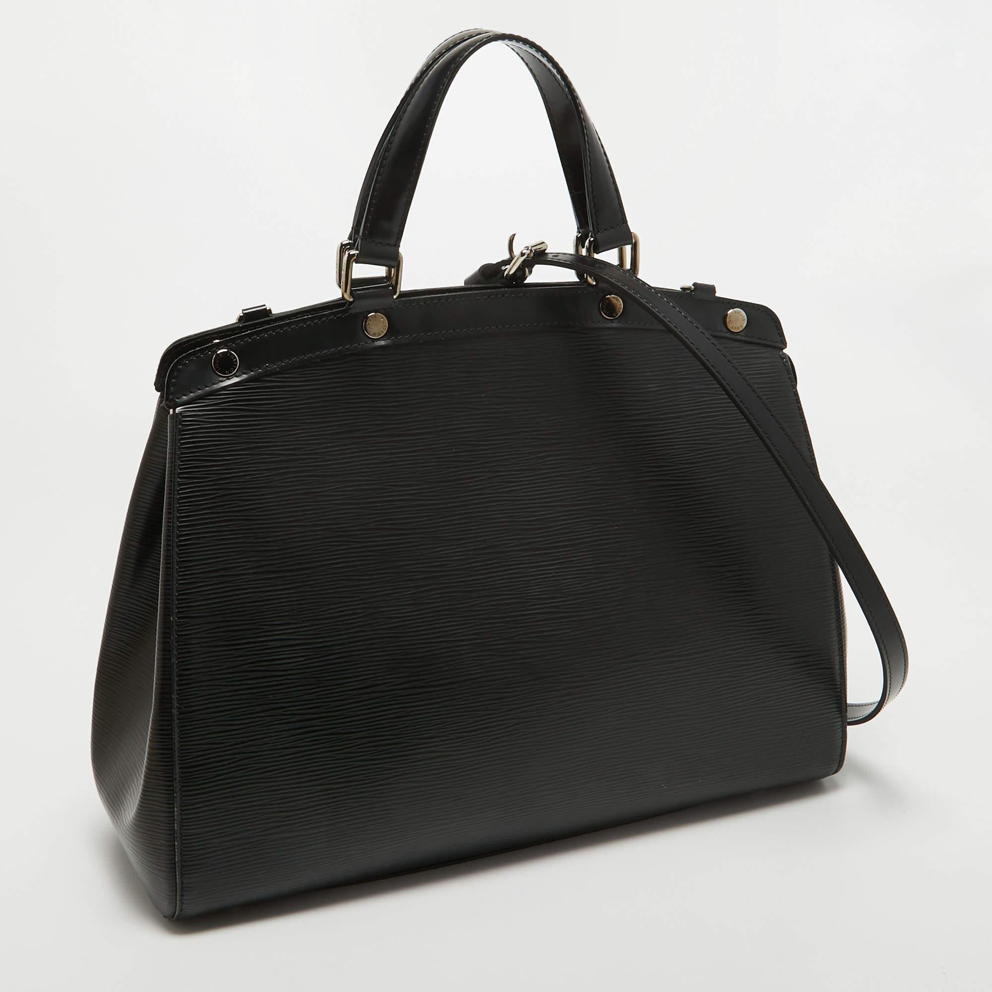 Louis Vuitton - Sac Brea GM en cuir épi noir Pour femmes en vente