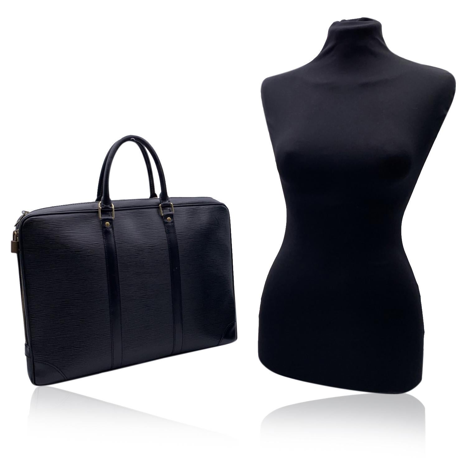 Louis Vuitton Black Epi Leather Briefcase Bag Porte Document Voyage In Good Condition In Rome, Rome