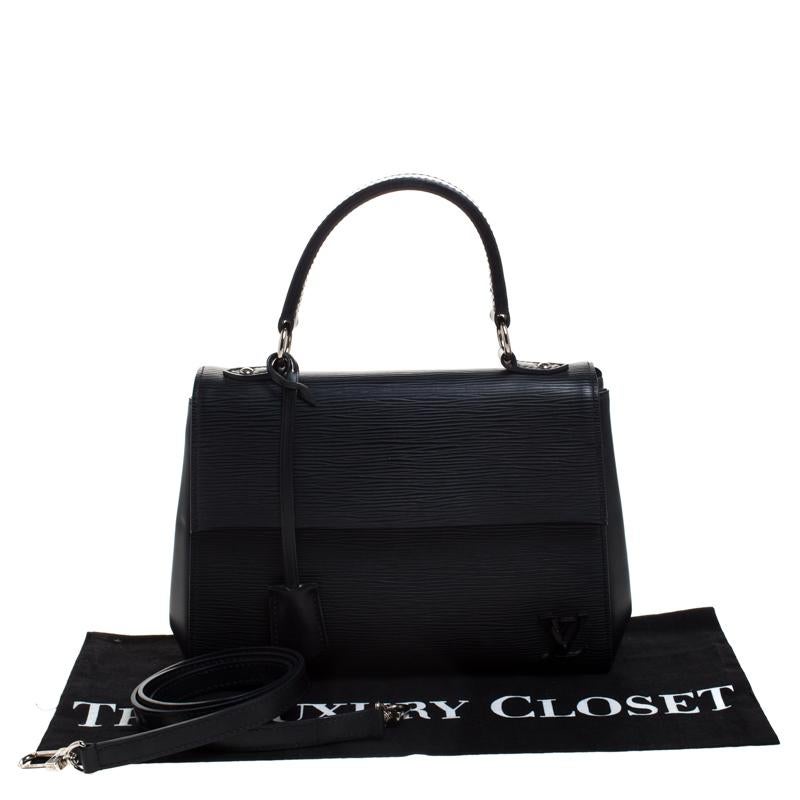 Louis Vuitton - Sac en cuir épi noir « Cluny BB » 5