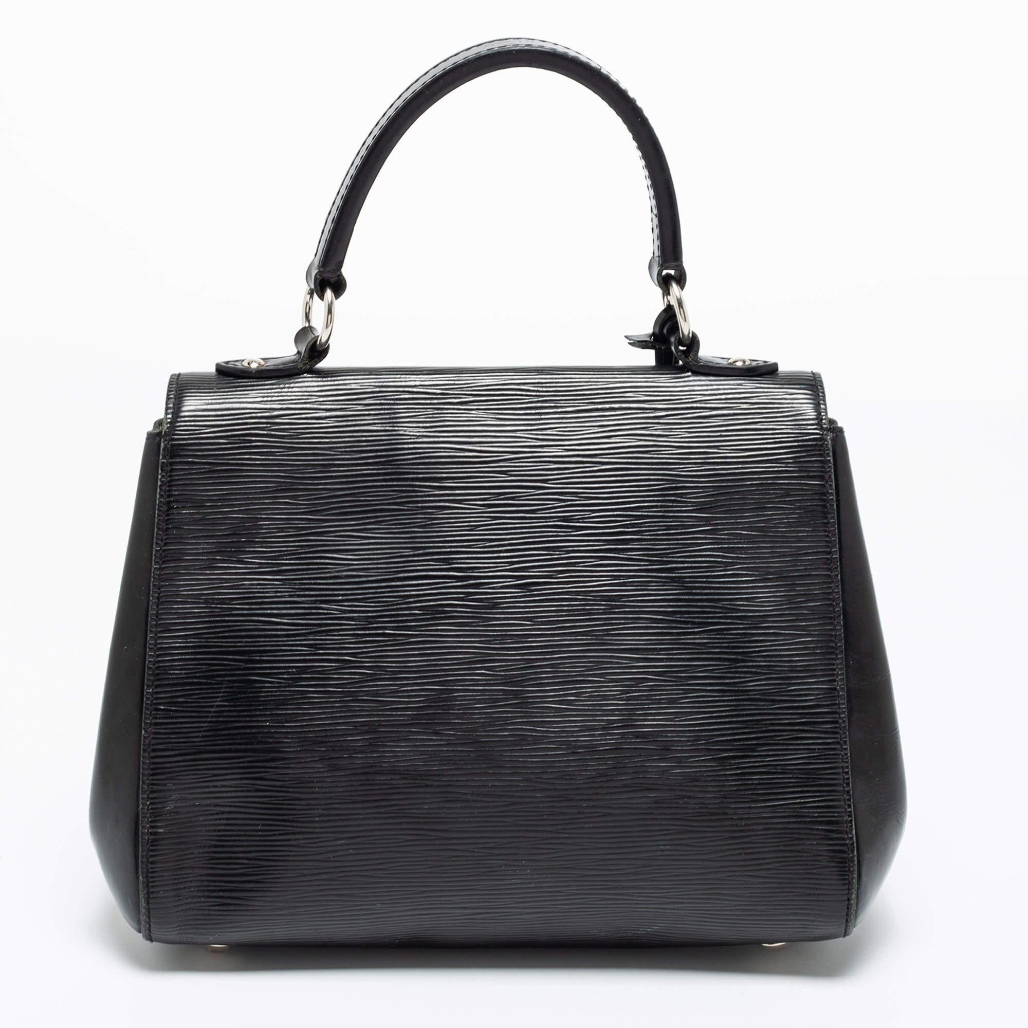 With this Cluny BB bag crafted by the House of Louis Vuitton, you can rest assured that your handbag requirements are taken care of. This stunning bag is created using Epi leather, with silver-toned implements completing its structure. It comes with