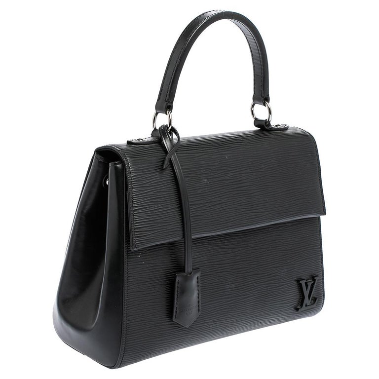 Schwarze Epi-Leder-Clutny BB Tasche von Louis Vuitton im Angebot bei 1stDibs