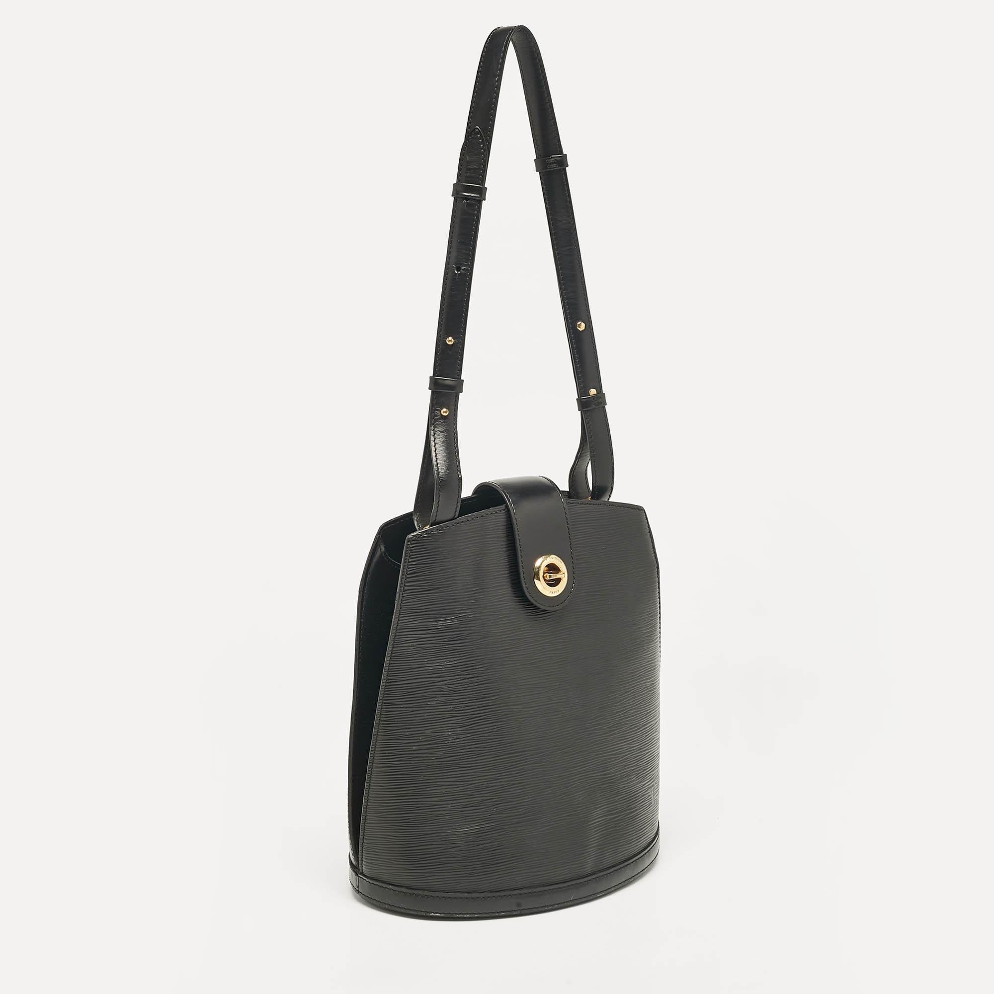 Louis Vuitton Black Epi Leather Cluny Bucket Bag In Good Condition In Dubai, Al Qouz 2