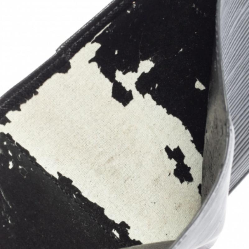 Portefeuille compact en cuir épi noir Louis Vuitton 1