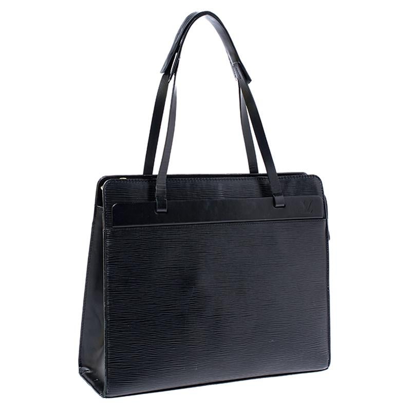 Louis Vuitton Black Epi Leather Croisette PM Bag In Fair Condition In Dubai, Al Qouz 2
