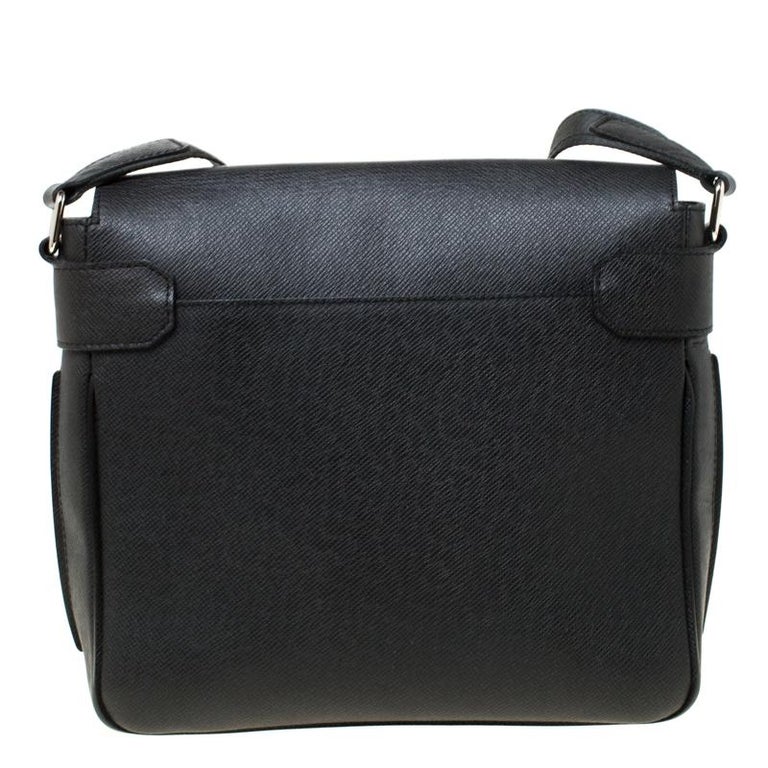 Louis Vuitton Black Epi Leather Flap Messenger Bag For Sale at 1stDibs
