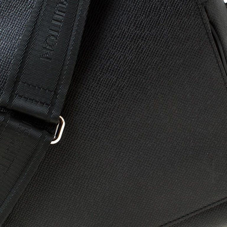 Louis Vuitton EPI Leather Crossbody Bag Logo Messenger & Shoulder Bags  (M58487)
