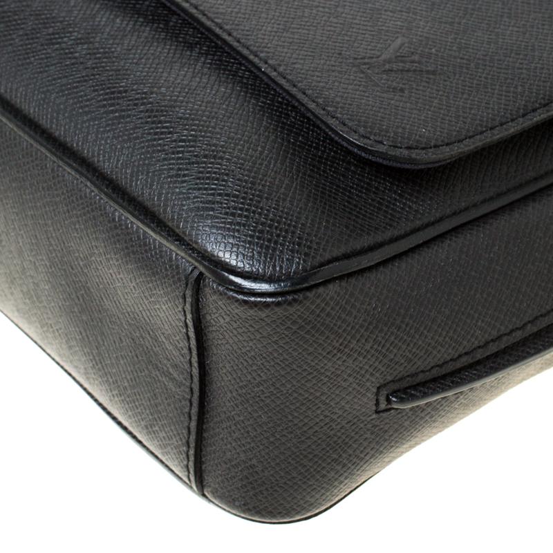 Louis Vuitton Black Epi Leather Flap Messenger Bag For Sale at 1stDibs ...