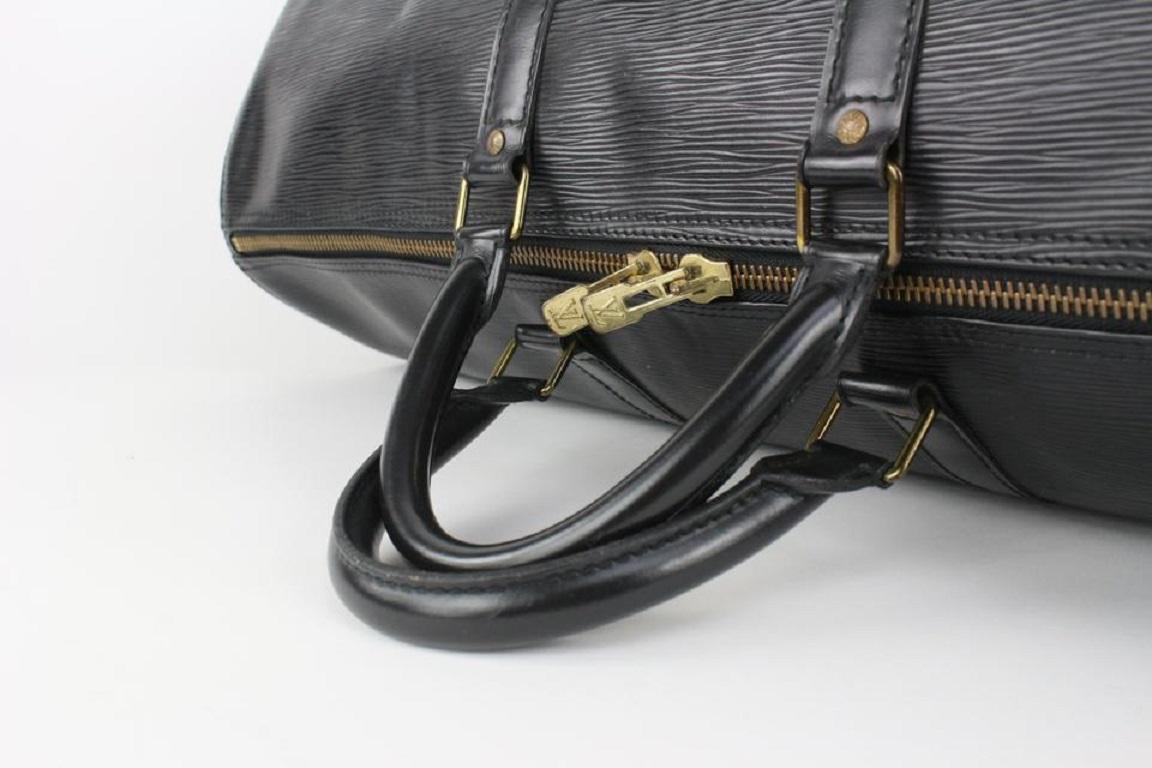 Louis Vuitton Black Epi Leather Keepall 55 Boston Duffle Bag 3LZ1020 In Good Condition In Dix hills, NY