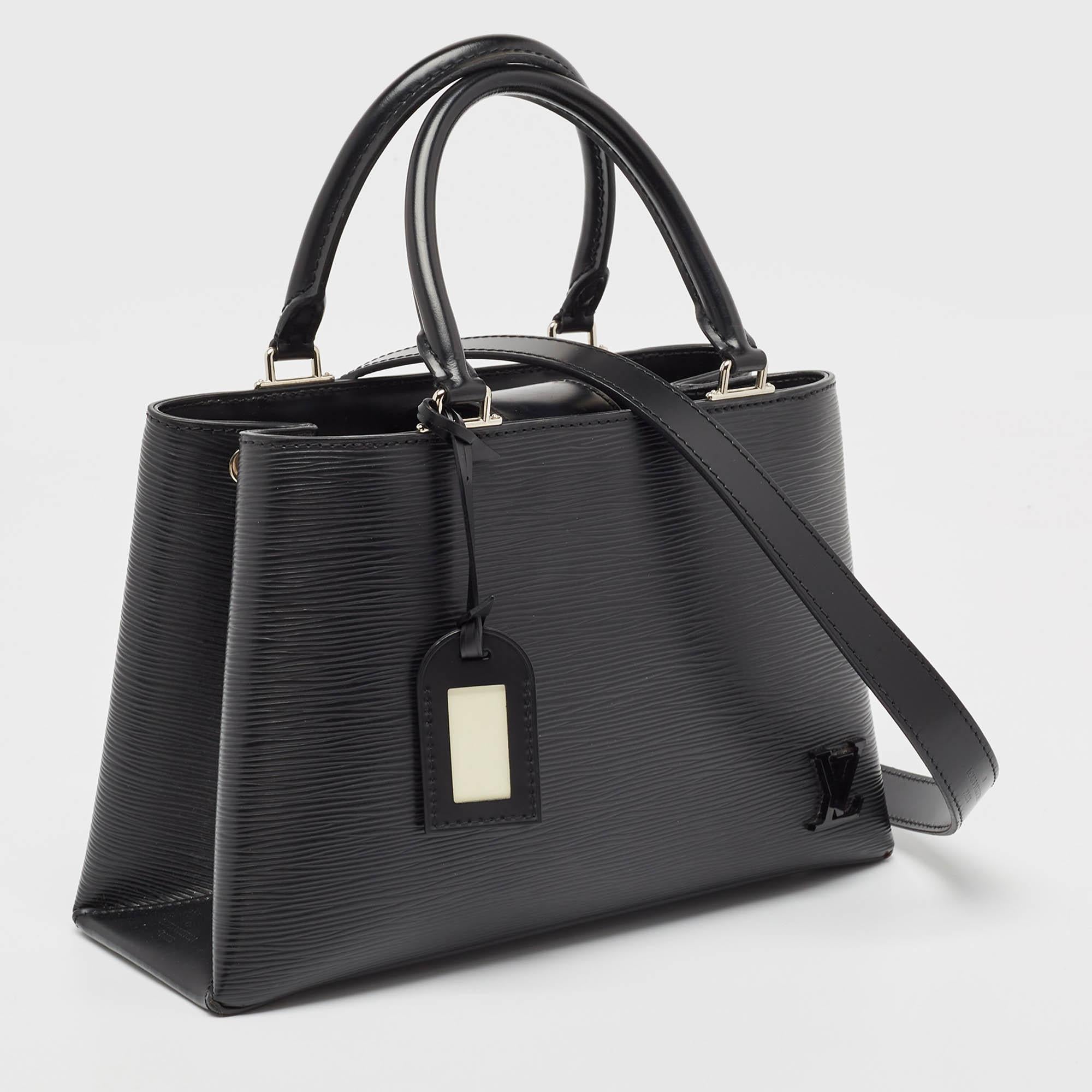 Louis Vuitton Black Epi Leather Kleber MM Bag In Good Condition For Sale In Dubai, Al Qouz 2
