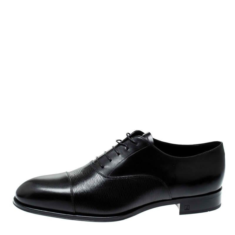 These Oxfords from Louis Vuitton are a gentleman's closet asset. Meticulously crafted from leather and classic Epi leather, they feature lace-up details and a neat black shade. Carrying a classic silhouette and round toes, these Oxfords will