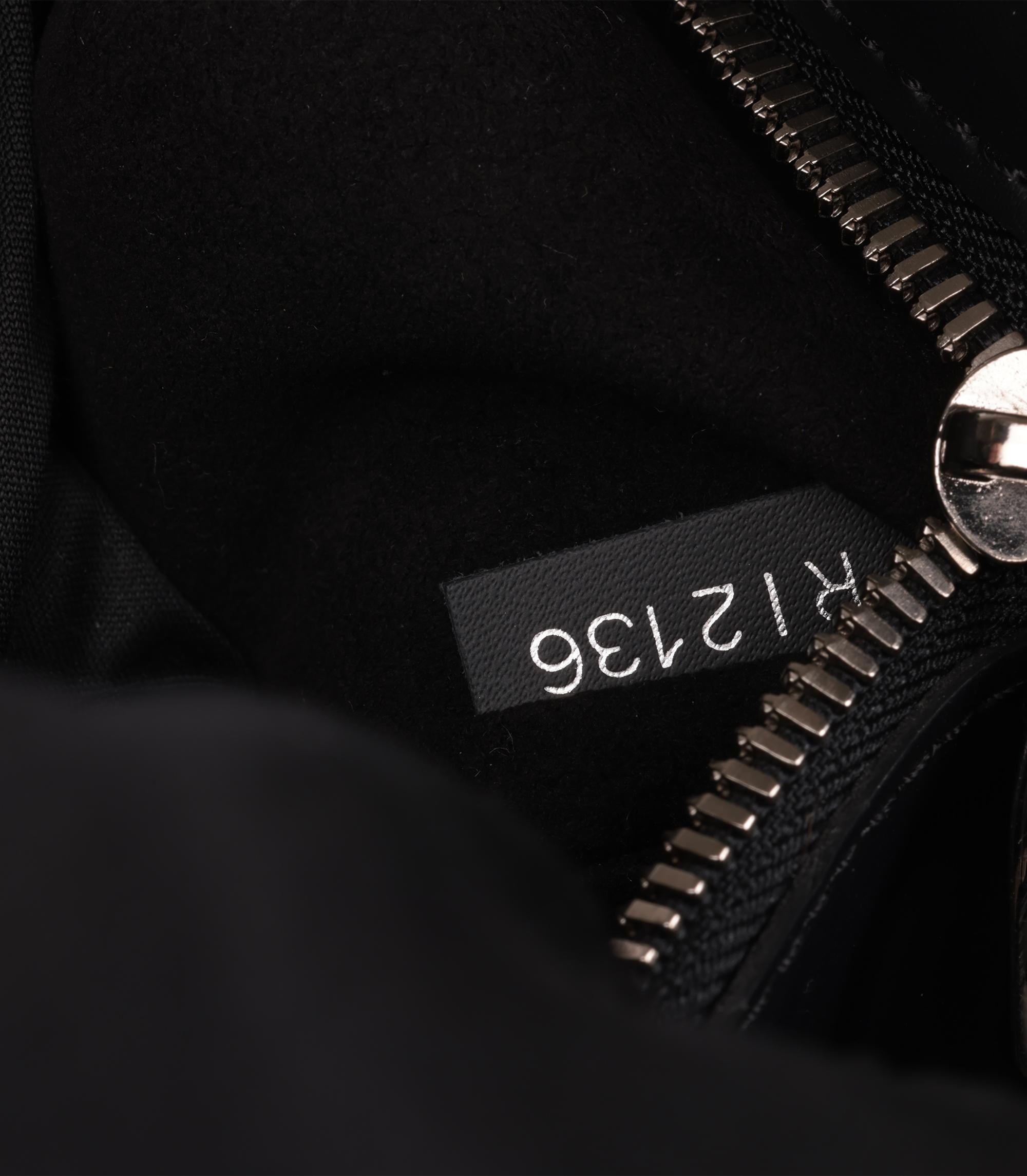 Louis Vuitton Large Brooks Tote en cuir épi noir en vente 4
