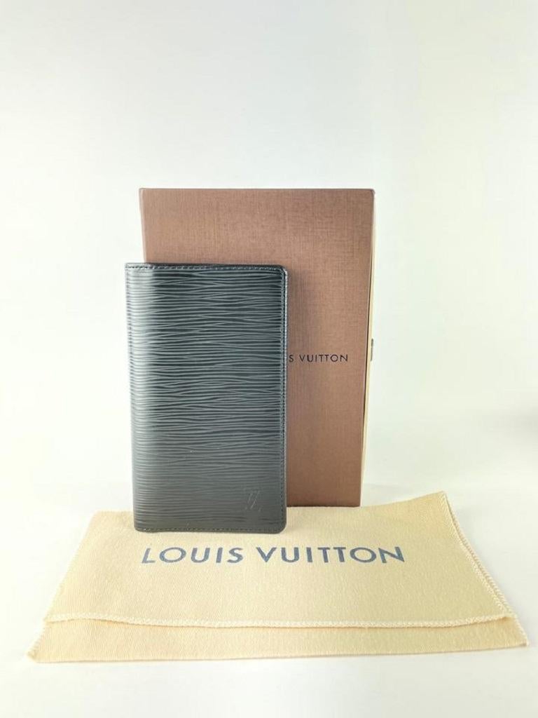 Louis Vuitton Black Epi Leather Long Bifold Card Holder Wallet Brazza James5l520 In Good Condition For Sale In Dix hills, NY