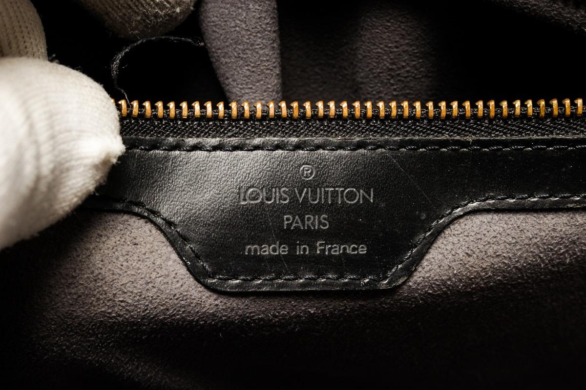 Louis Vuitton Black Epi Leather Lussac Shoulder Bag For Sale 2
