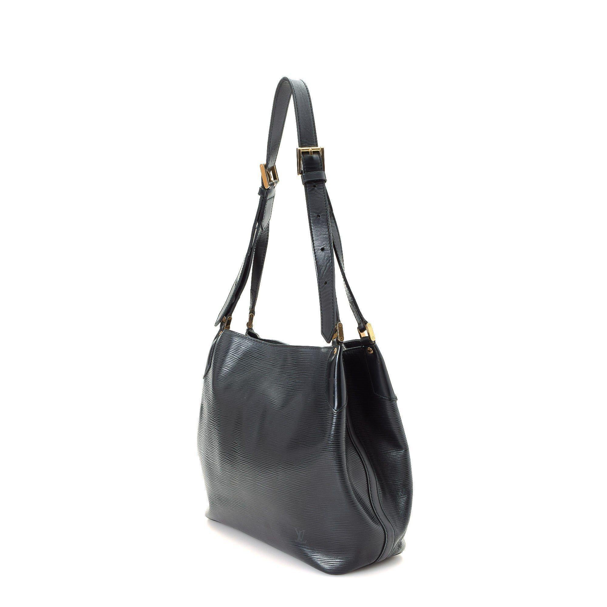 Louis Vuitton Black Epi Leather Mandara Shoulder Bag with black-tone hardware In Good Condition For Sale In Irvine, CA