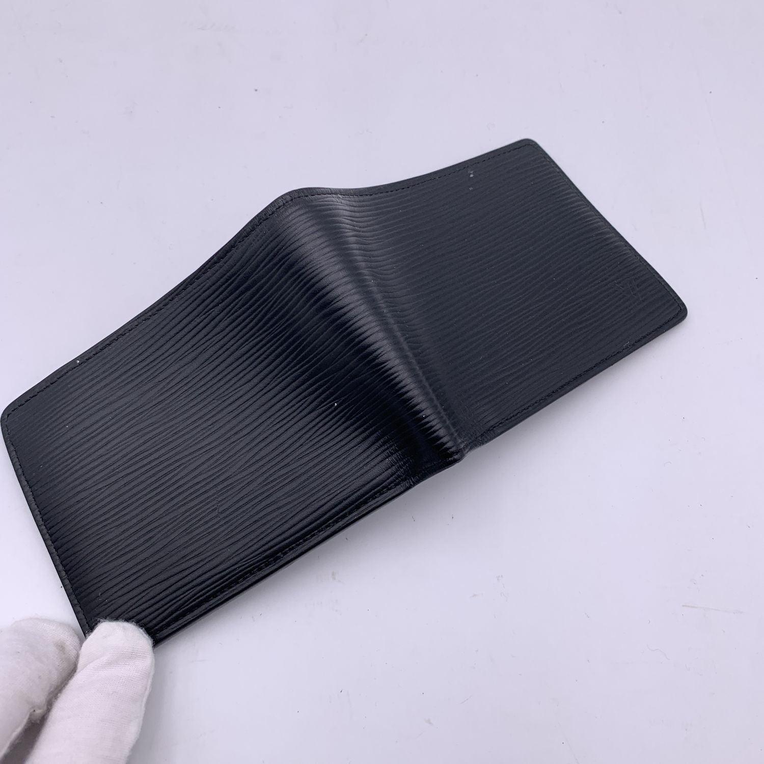 Louis Vuitton Black Epi Leather Multiple Bifold Wallet In Excellent Condition For Sale In Rome, Rome