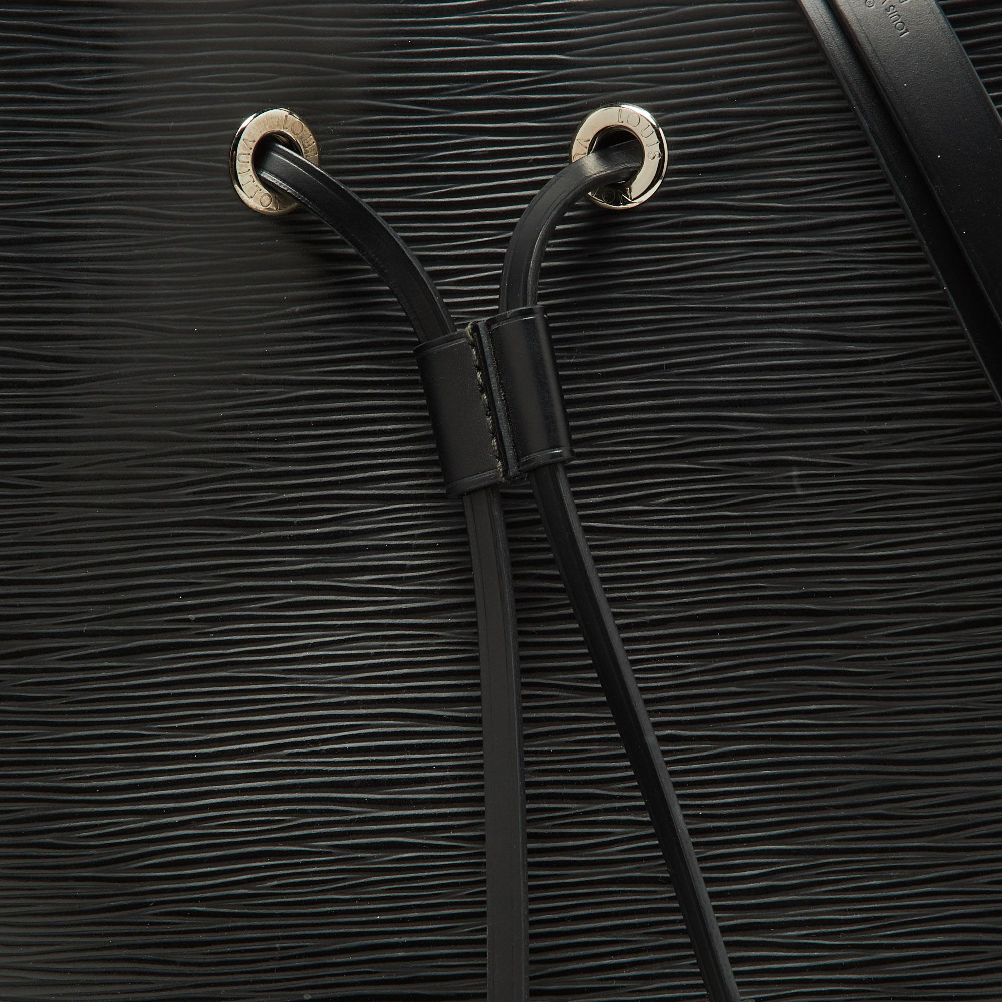 Louis Vuitton Black Epi Leather NeoNoe MM Bag For Sale 6