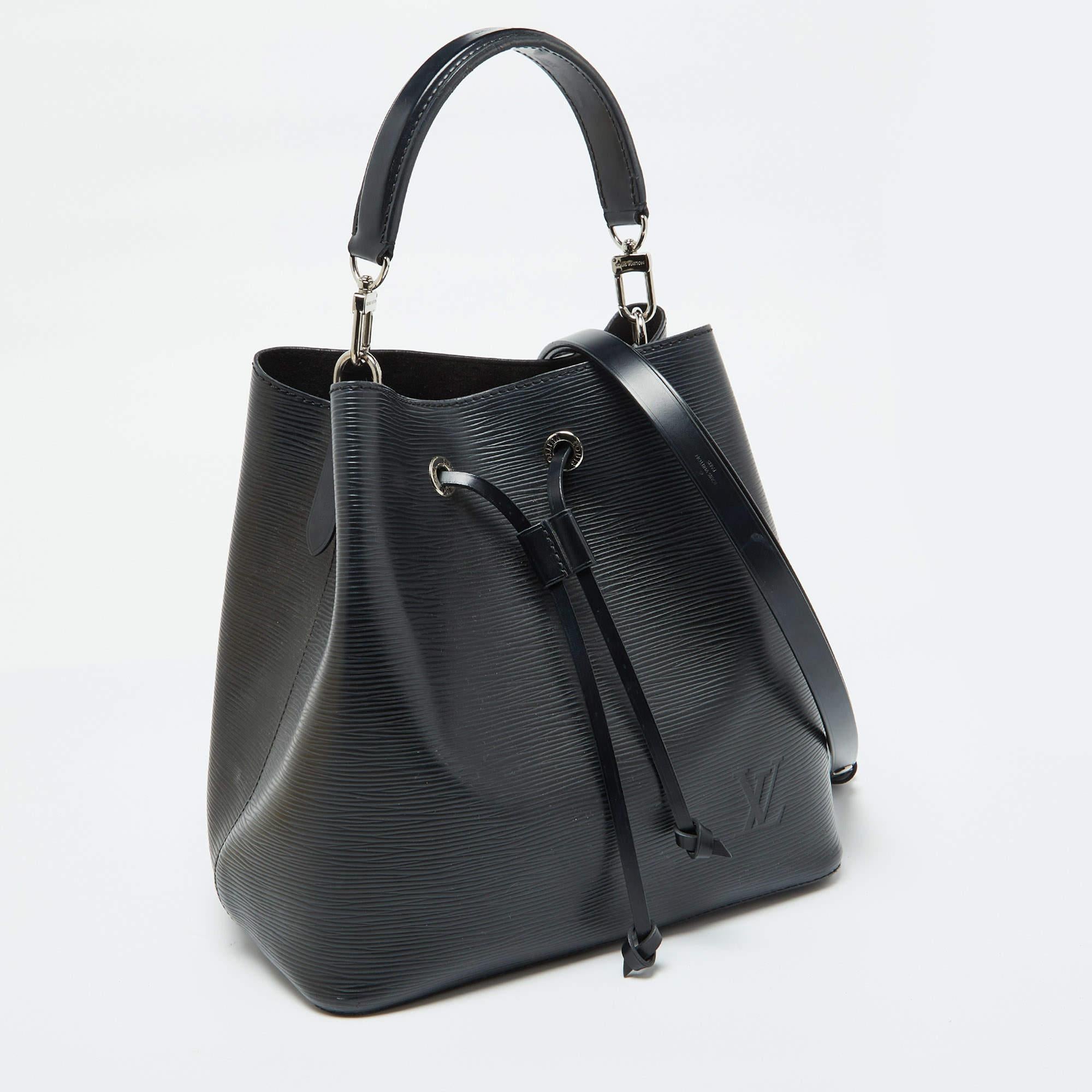 Louis Vuitton Black Epi Leather NeoNoe MM Bag In Fair Condition In Dubai, Al Qouz 2
