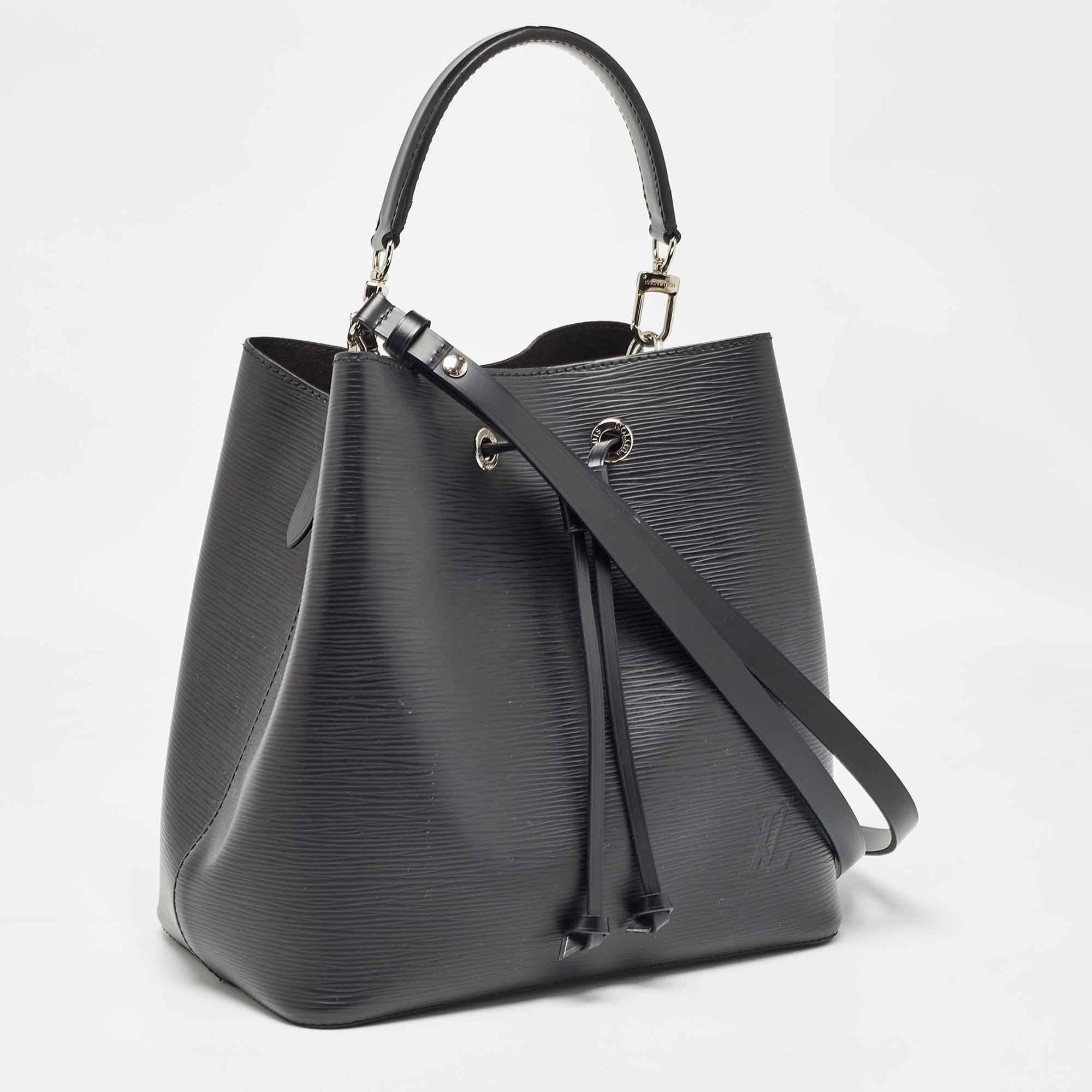 Louis Vuitton Black Epi Leather NeoNoe MM Bag In Good Condition In Dubai, Al Qouz 2