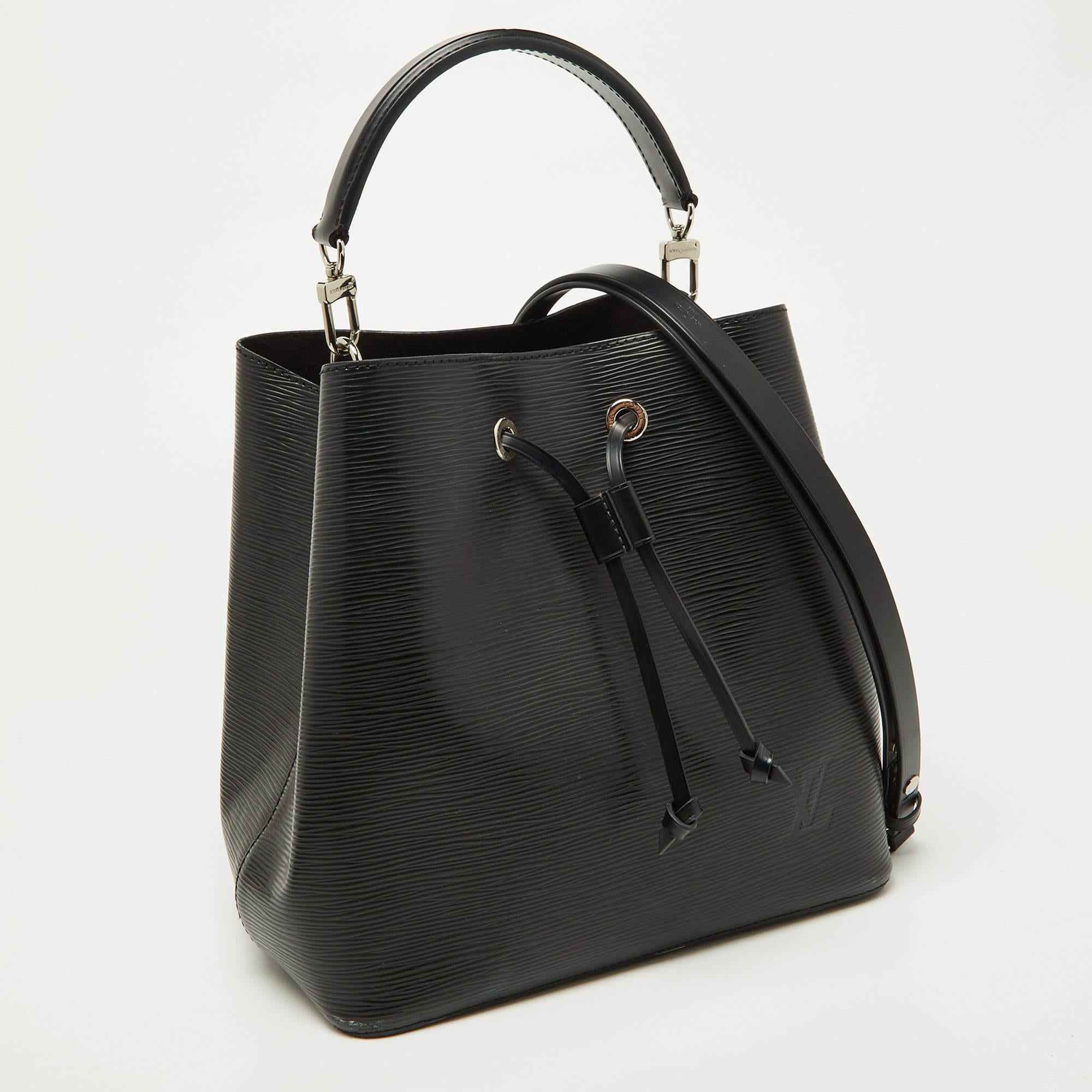 Louis Vuitton Black Epi Leather NeoNoe MM Bag In Good Condition In Dubai, Al Qouz 2