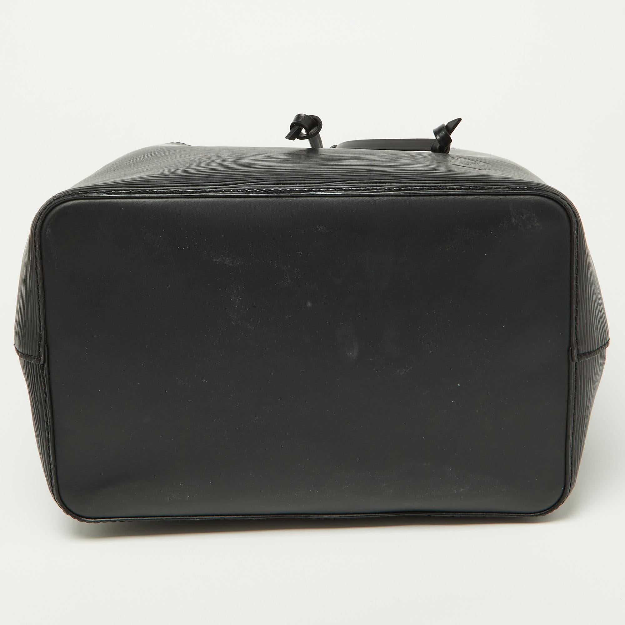 Women's Louis Vuitton Black Epi Leather NeoNoe MM Bag For Sale