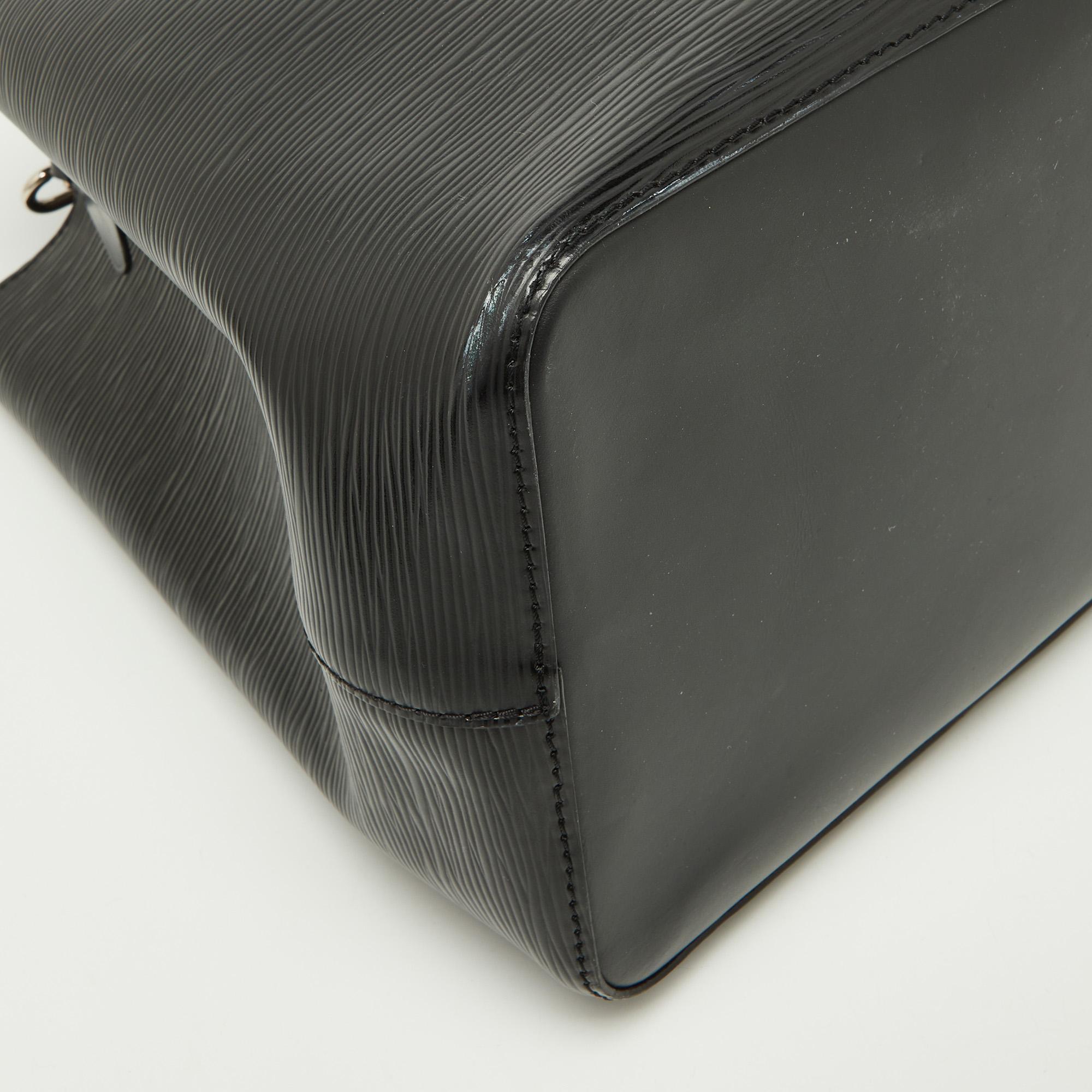 Louis Vuitton Black Epi Leather NeoNoe MM Bag For Sale 2