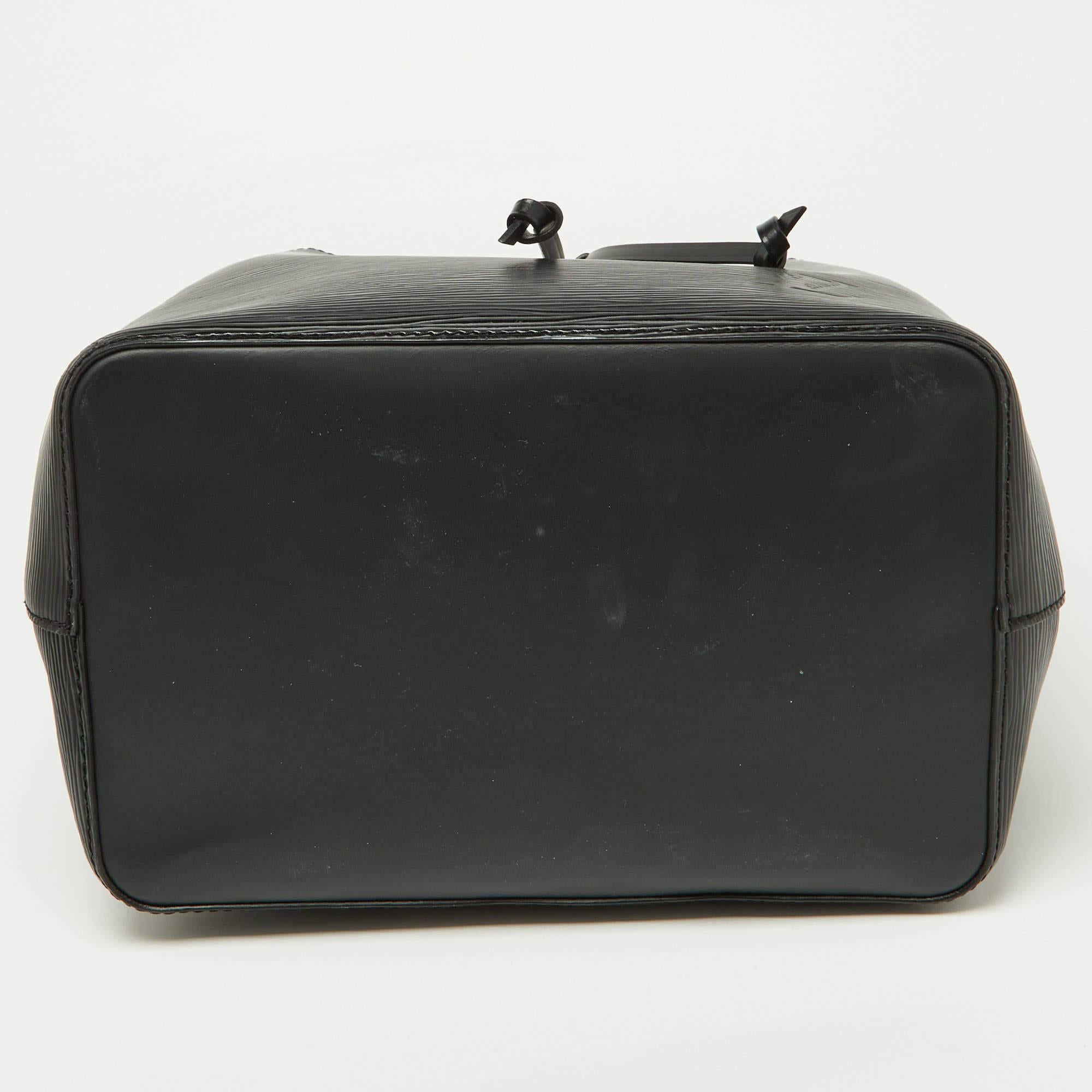 Louis Vuitton Black Epi Leather NeoNoe MM Bag 3