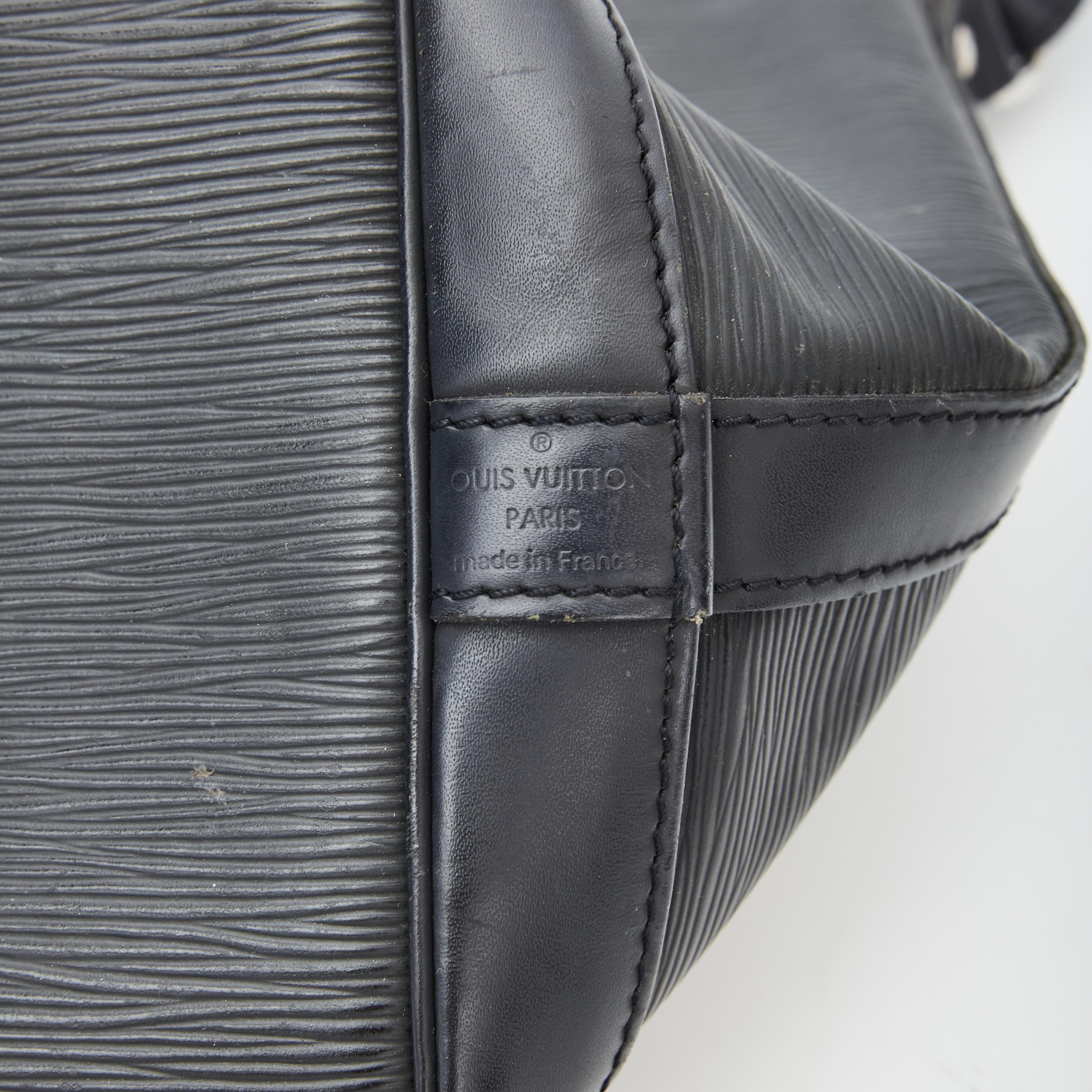 Women's or Men's Louis Vuitton Black Epi Leather Noe Bucket Bag (2007)